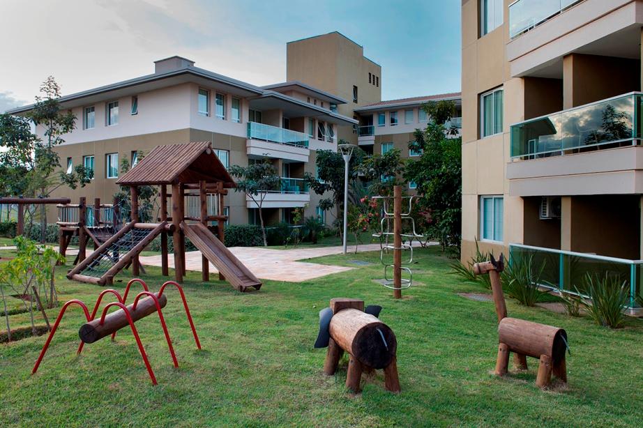 image-housing-carousel
