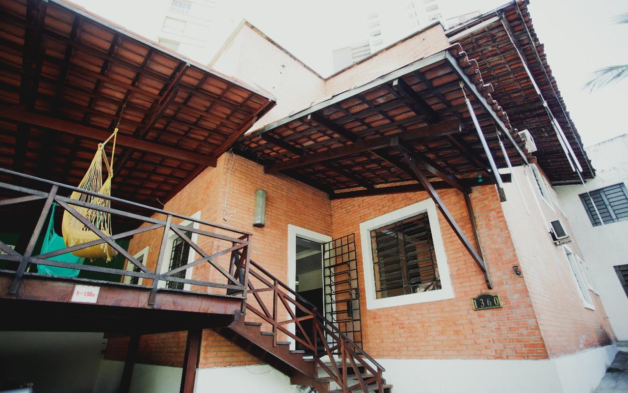 image-housing-carousel