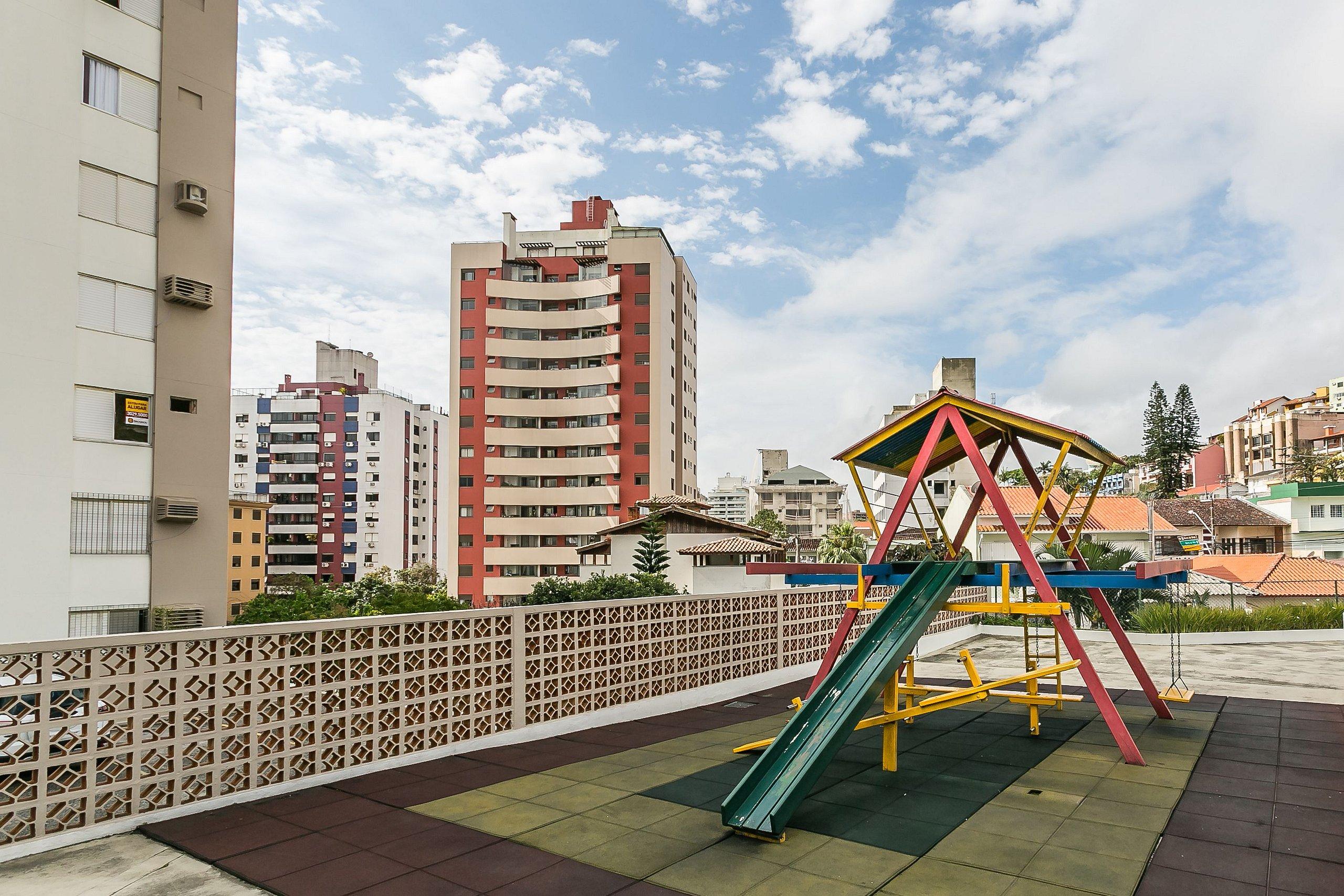 image-housing-carousel
