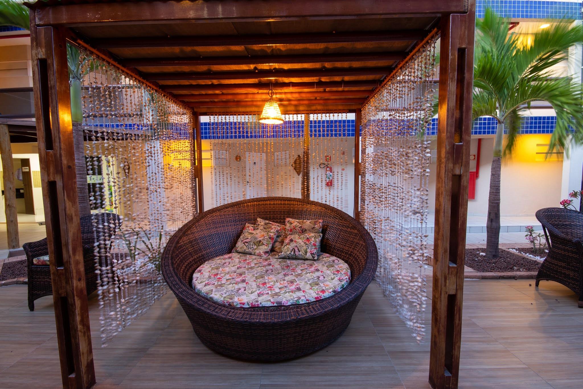 image-housing-carousel