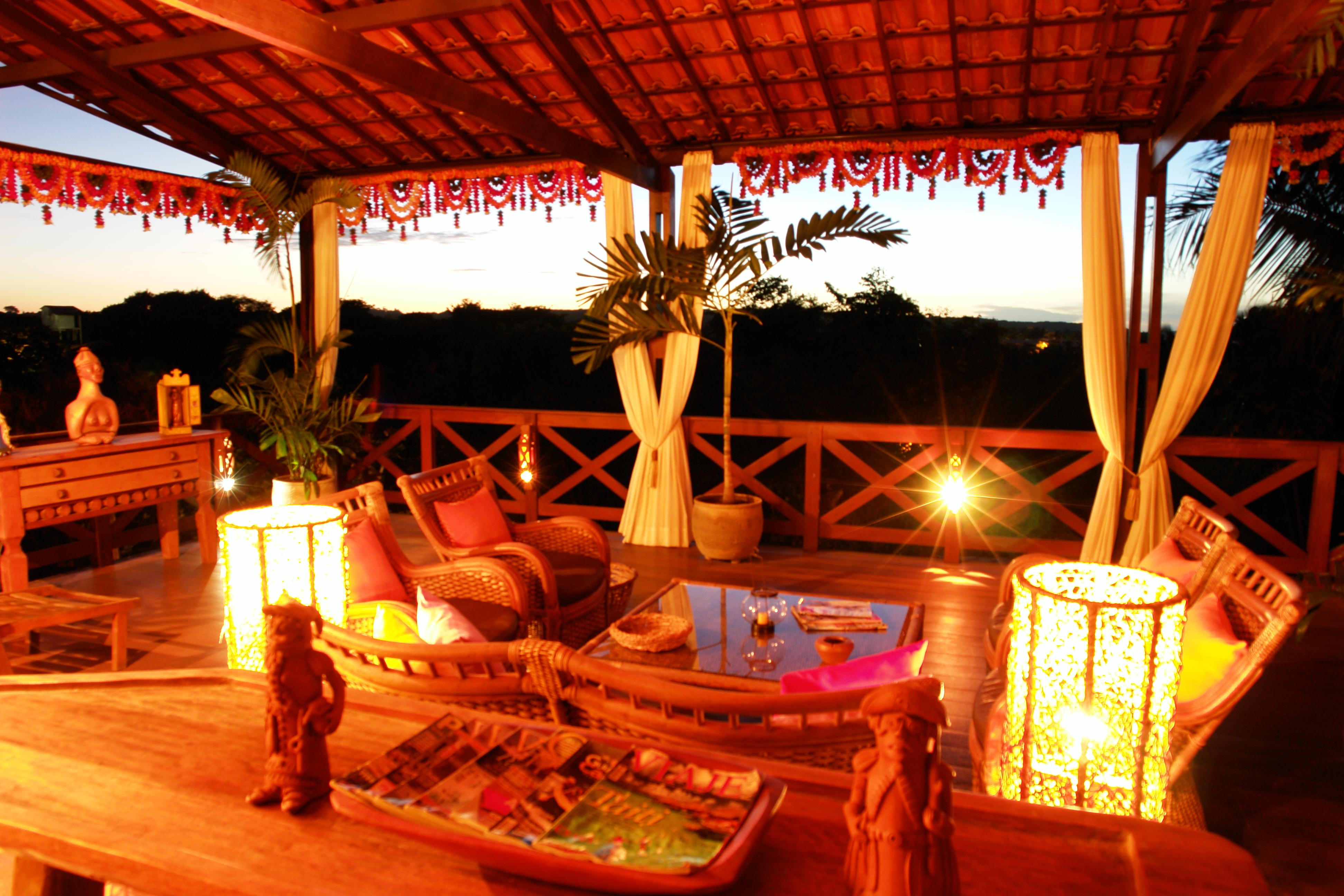 image-housing-carousel