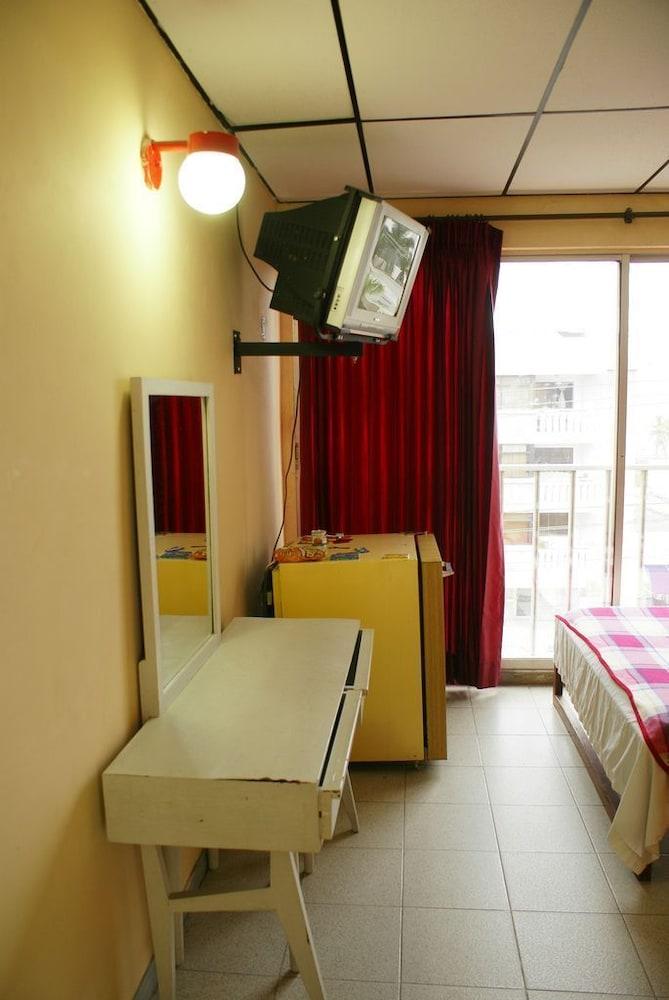 image-housing-carousel