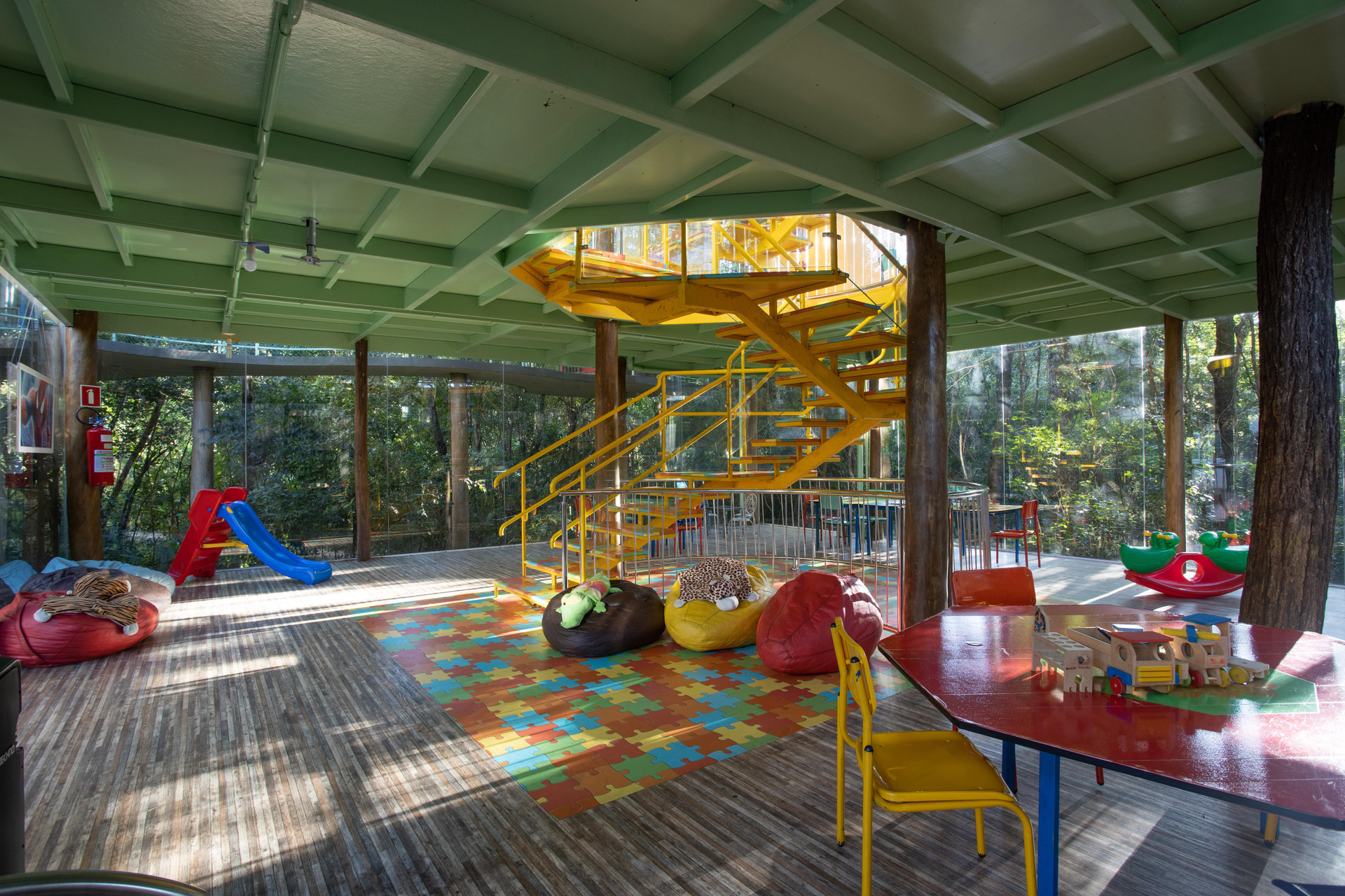 image-housing-carousel