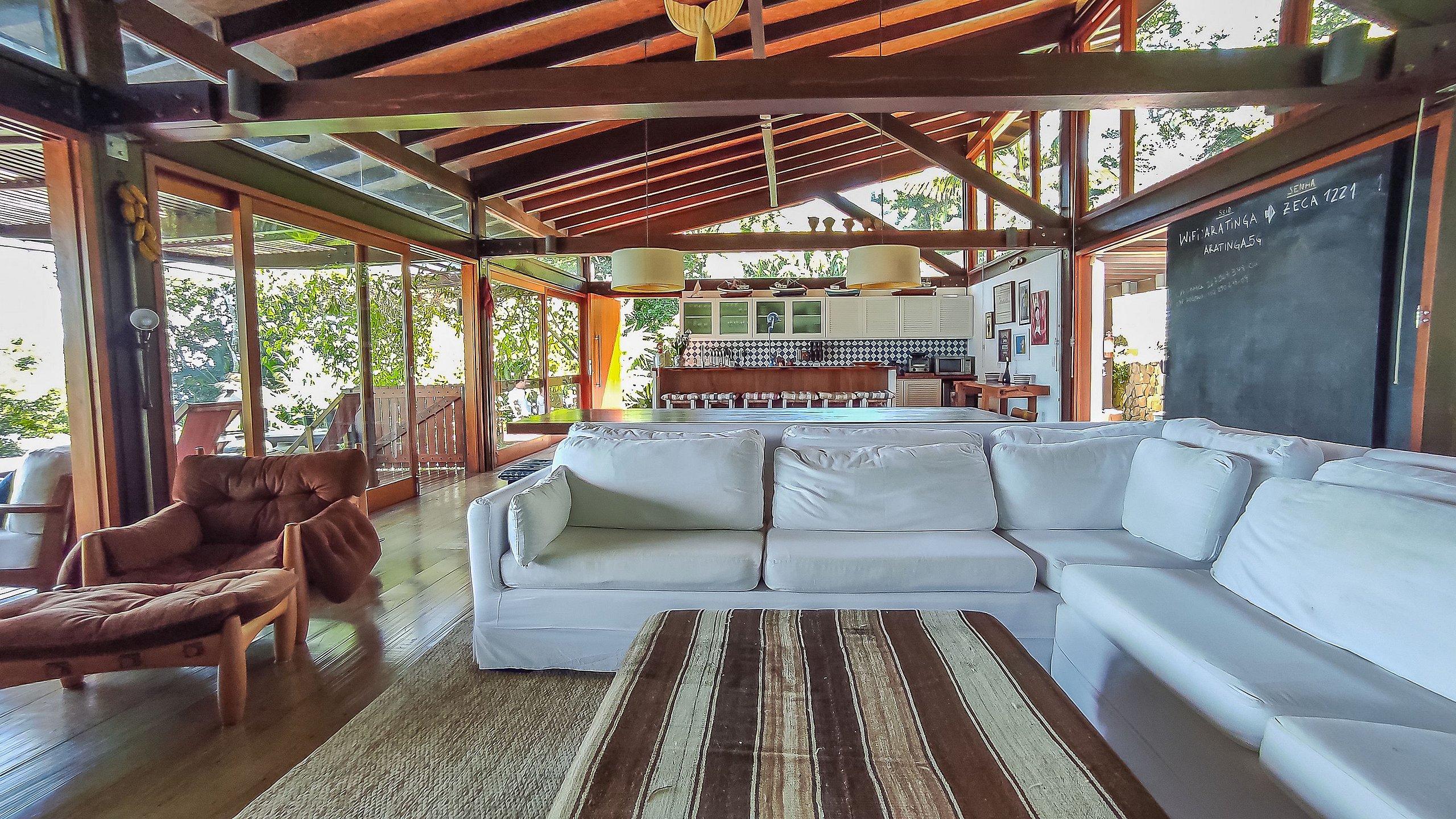 image-housing-carousel