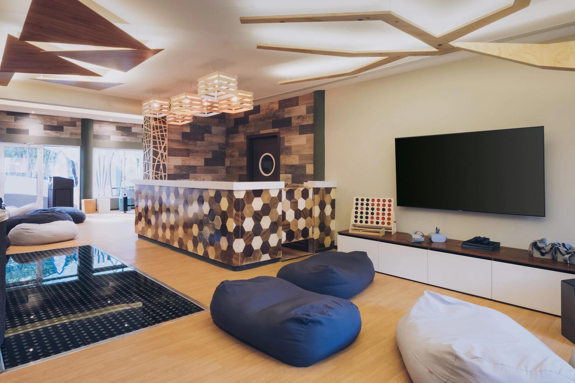 image-housing-carousel