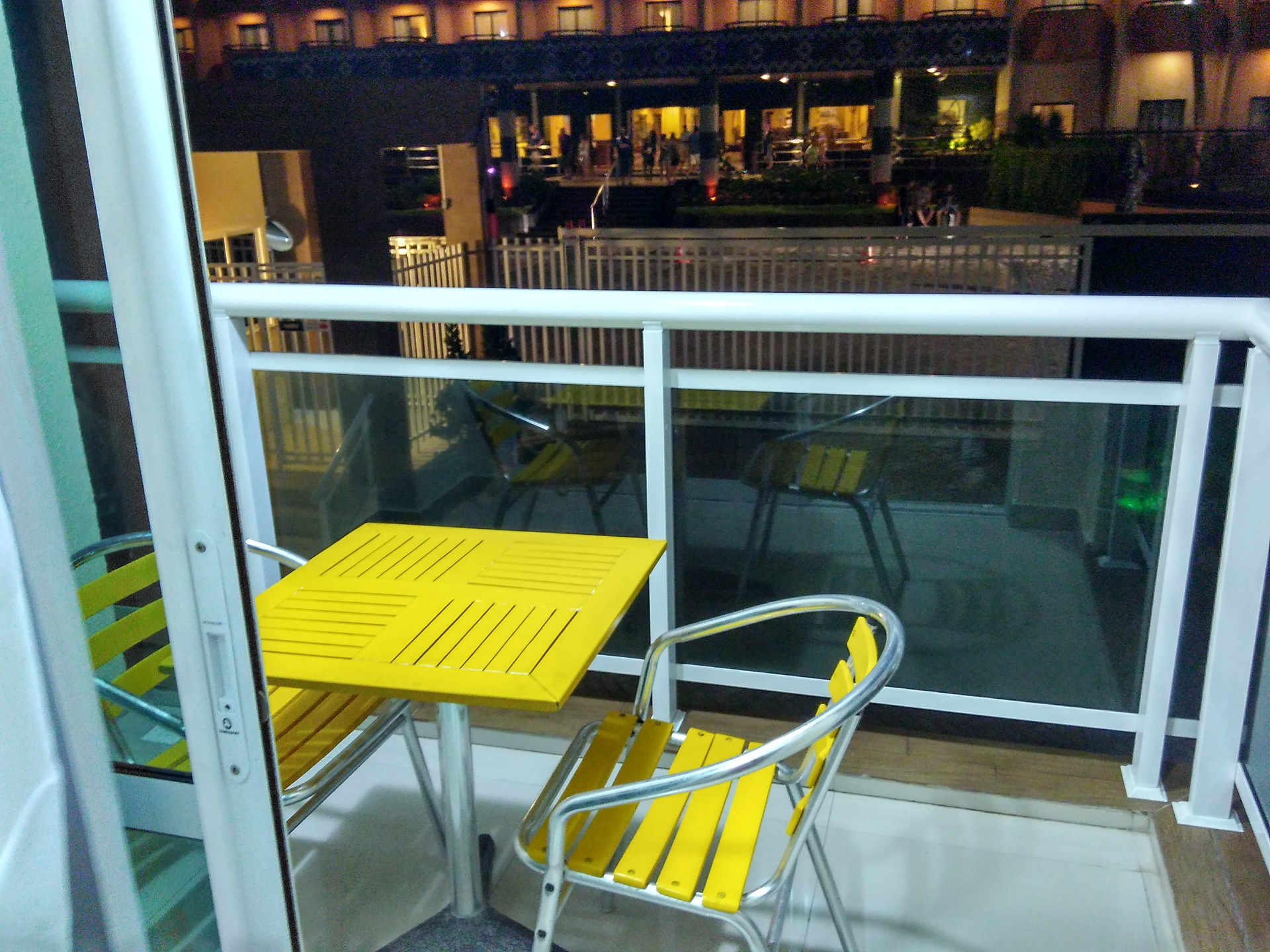 image-housing-carousel