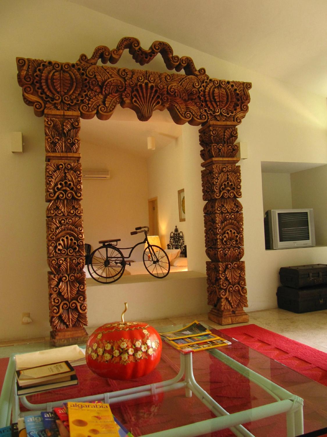 image-housing-carousel