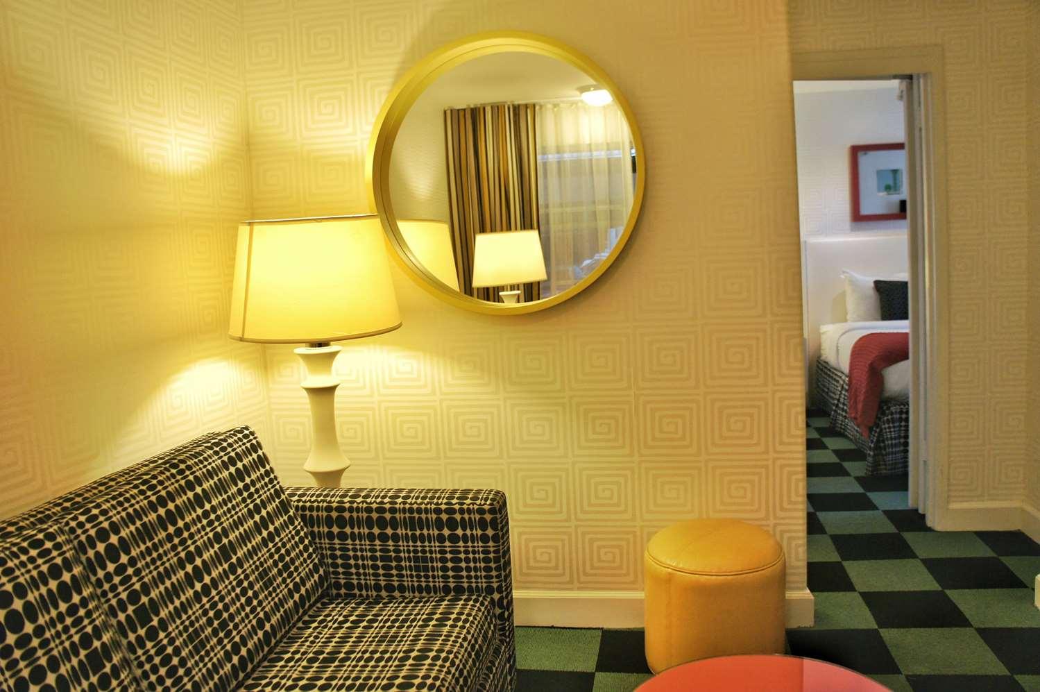 image-housing-carousel