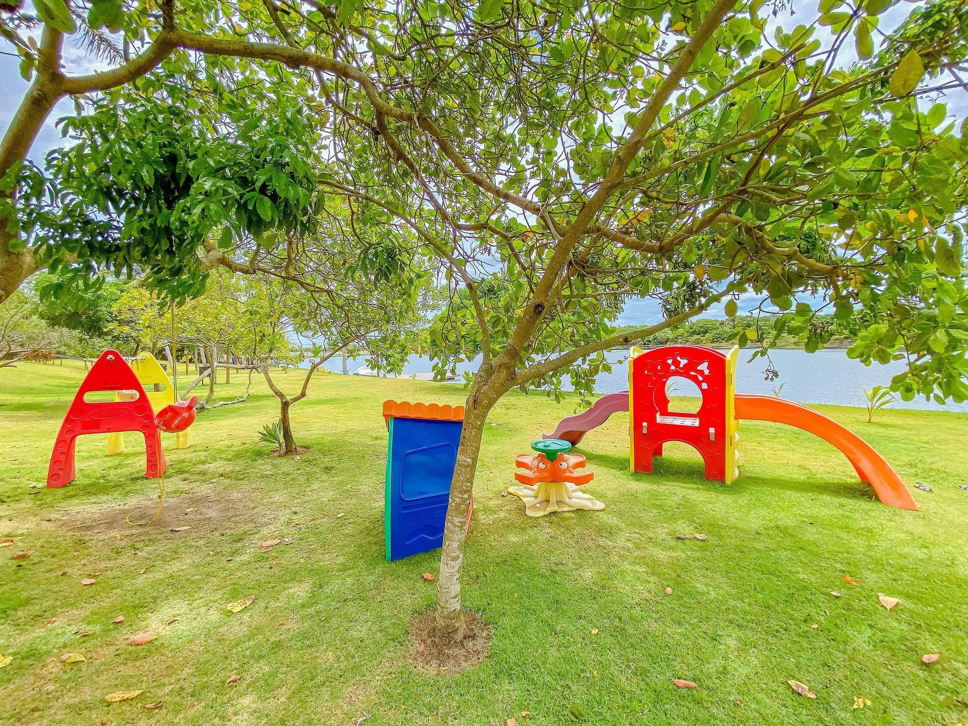 image-housing-carousel