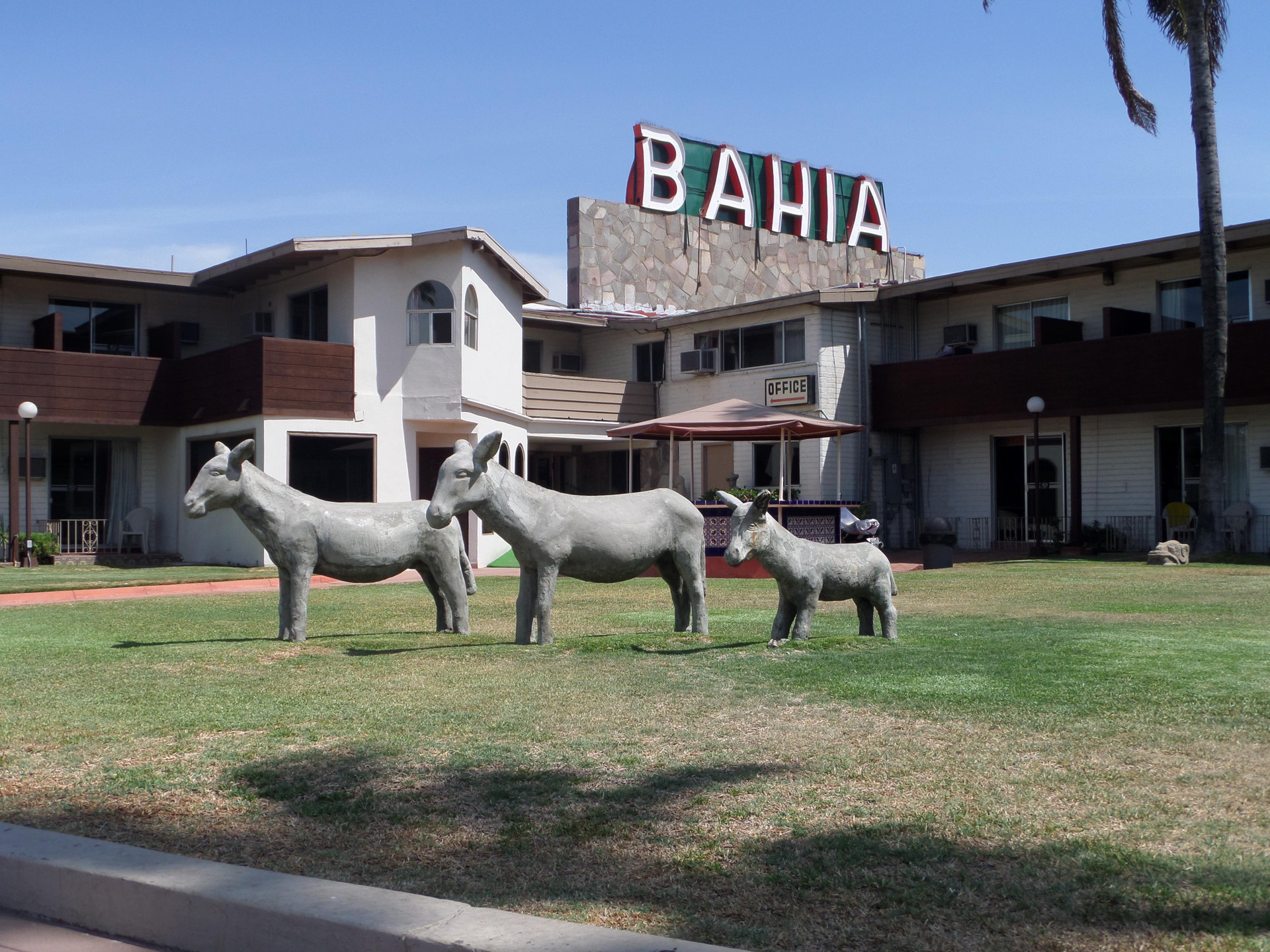 image-housing-carousel