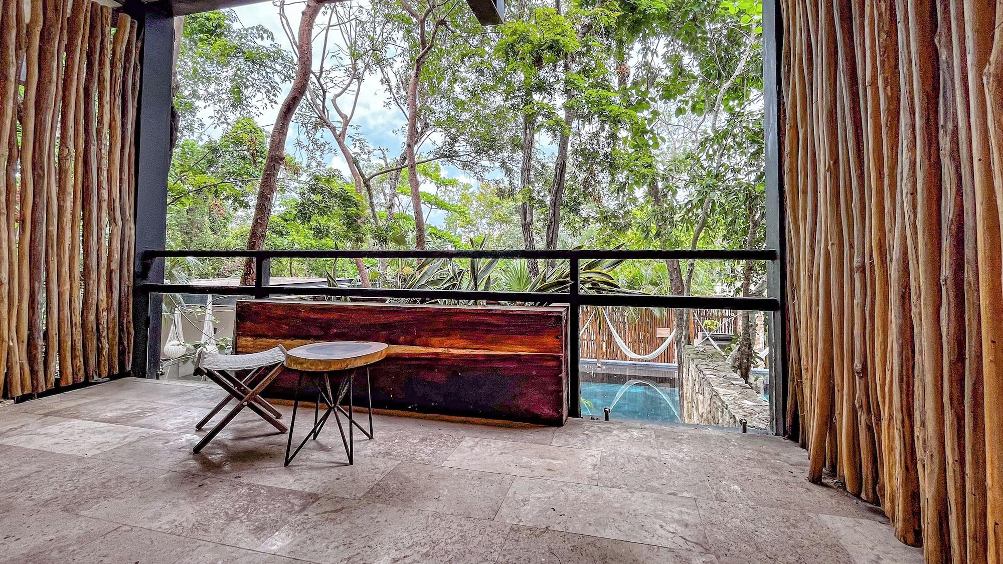 Departamento de lujo, 1 cama King size con sofá cama, vista a la piscina (Luxury Balcony Pool View)