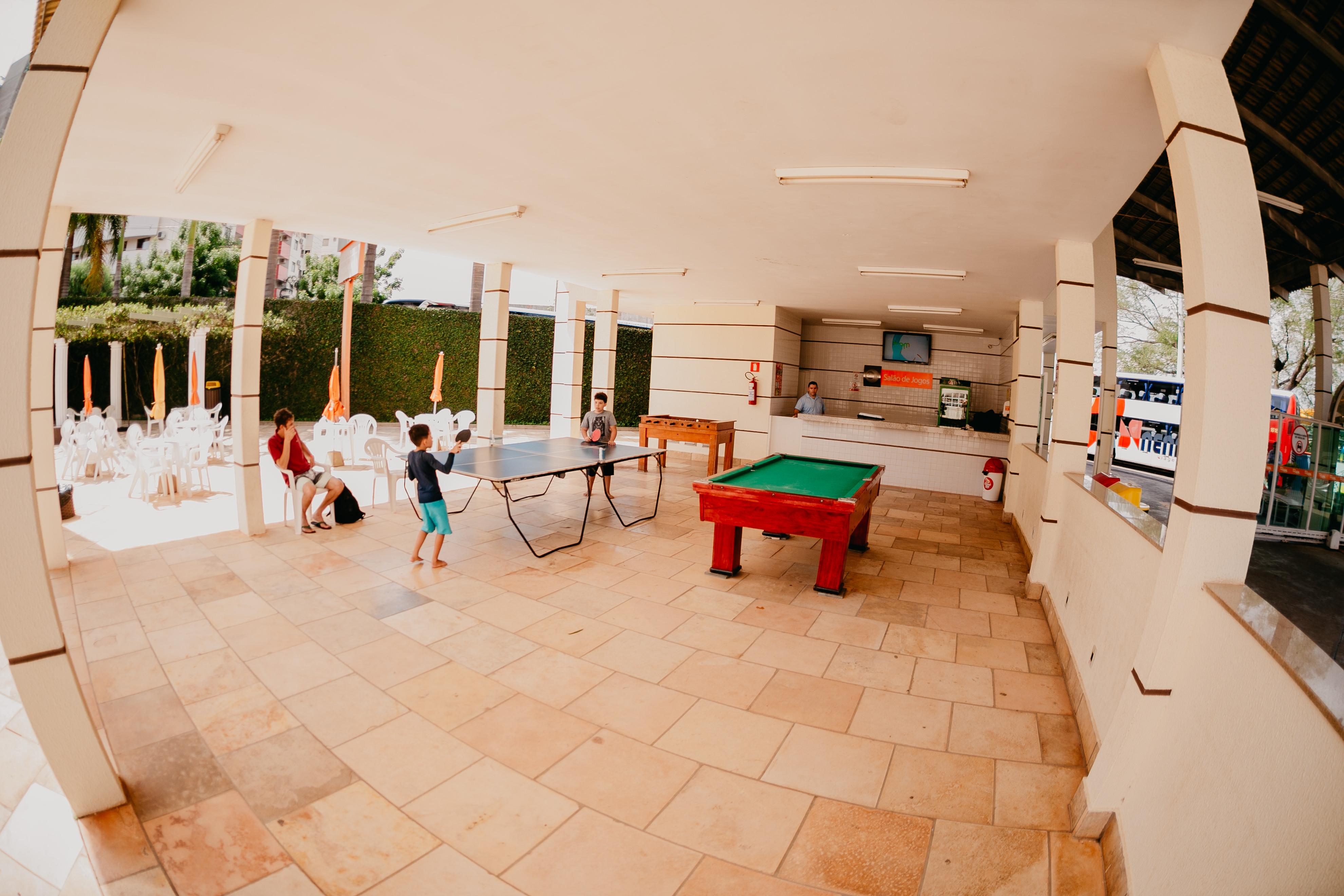 image-housing-carousel