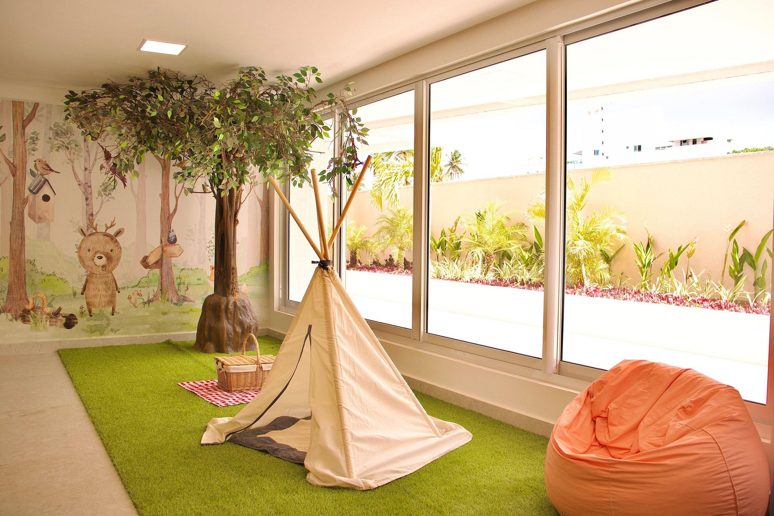 image-housing-carousel