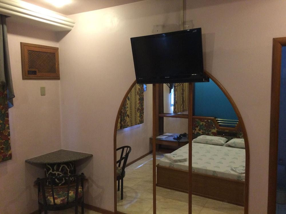 image-housing-carousel