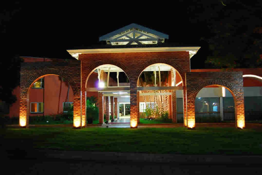 image-housing-carousel