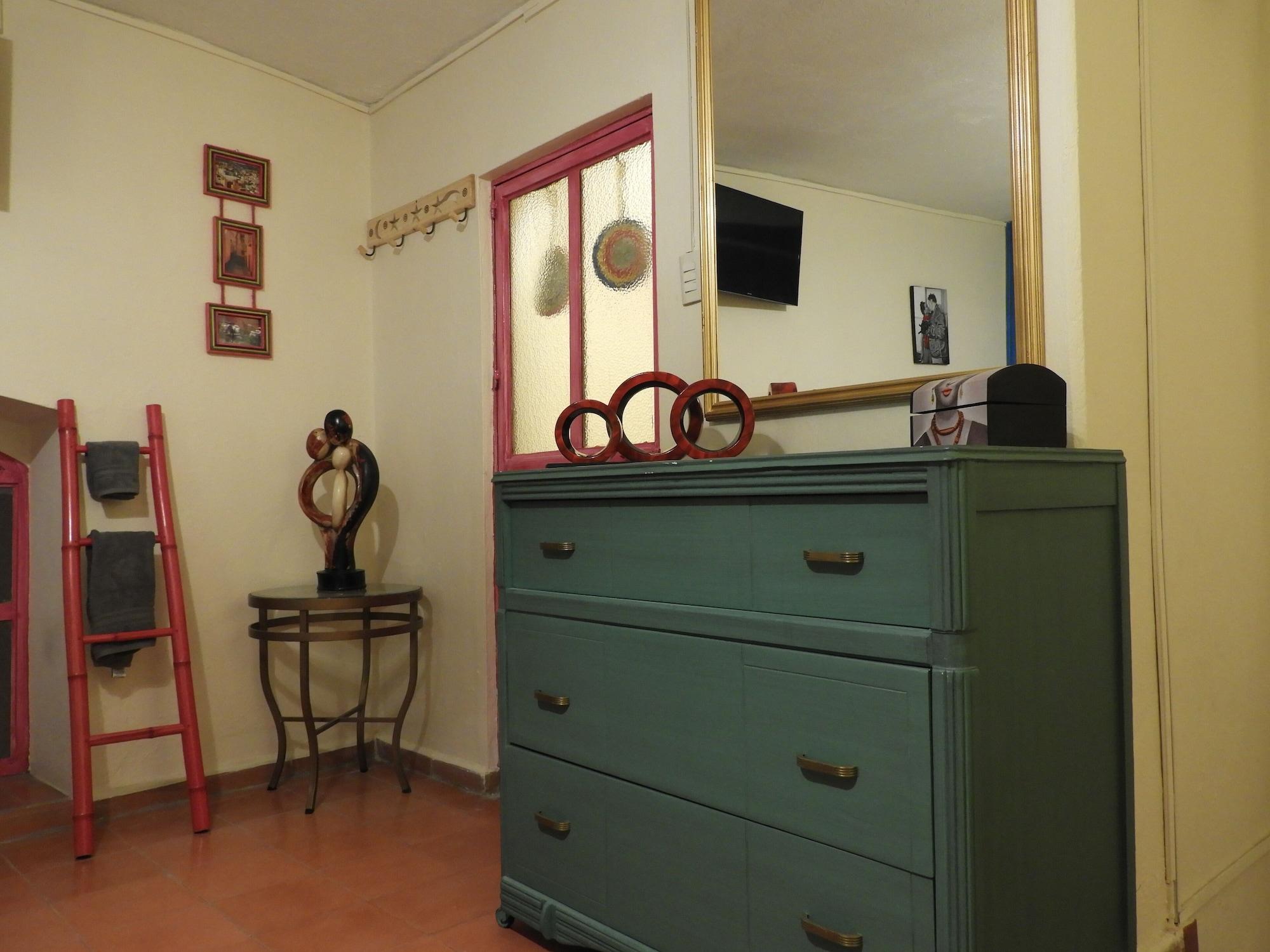 image-housing-carousel