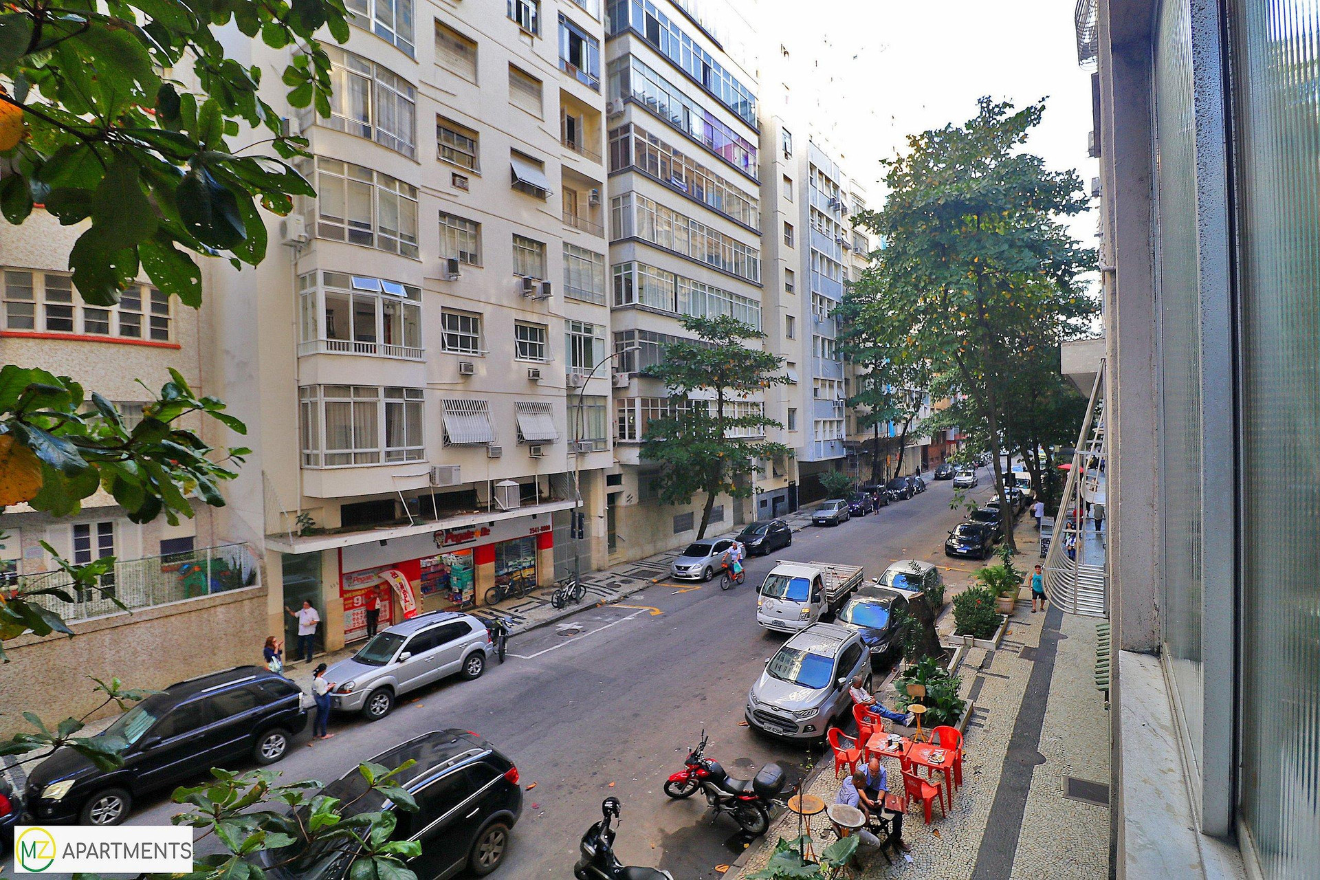 image-housing-carousel