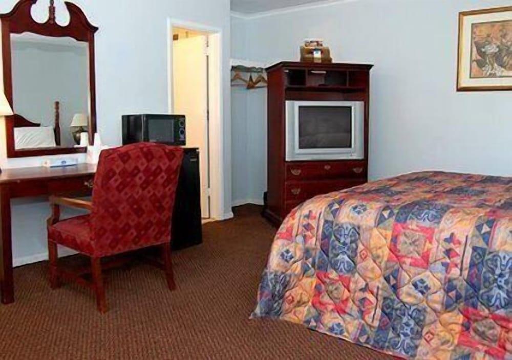 image-housing-carousel