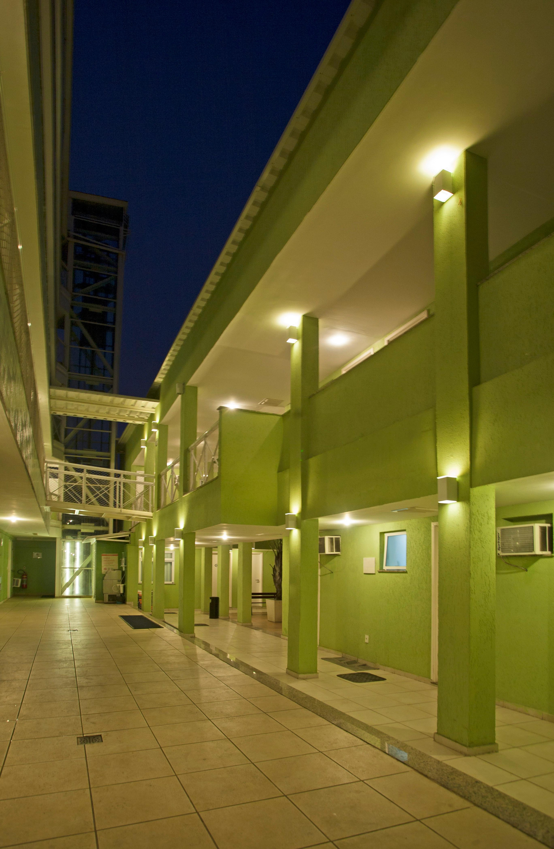 image-housing-carousel