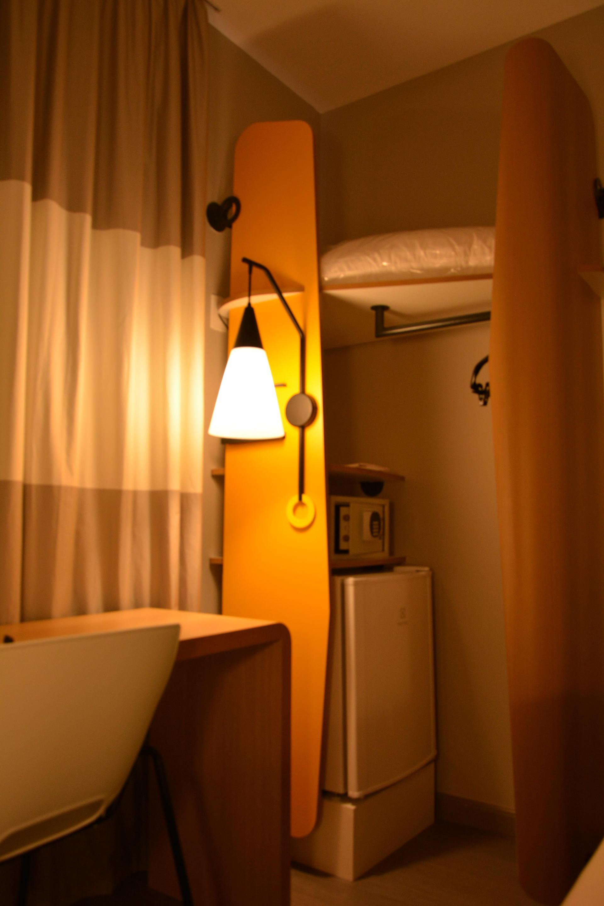 image-housing-carousel