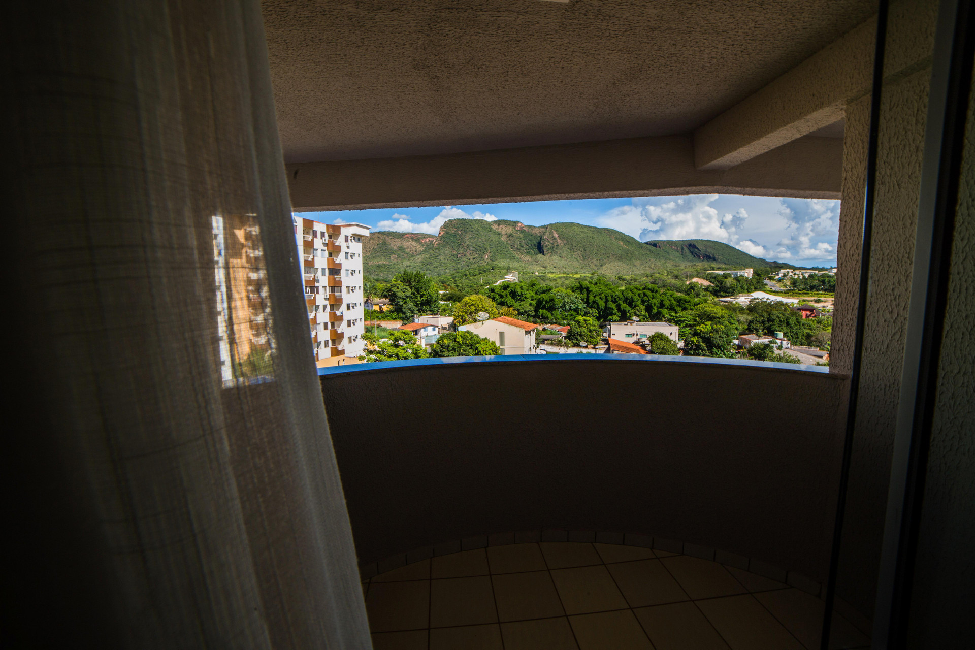 image-housing-carousel