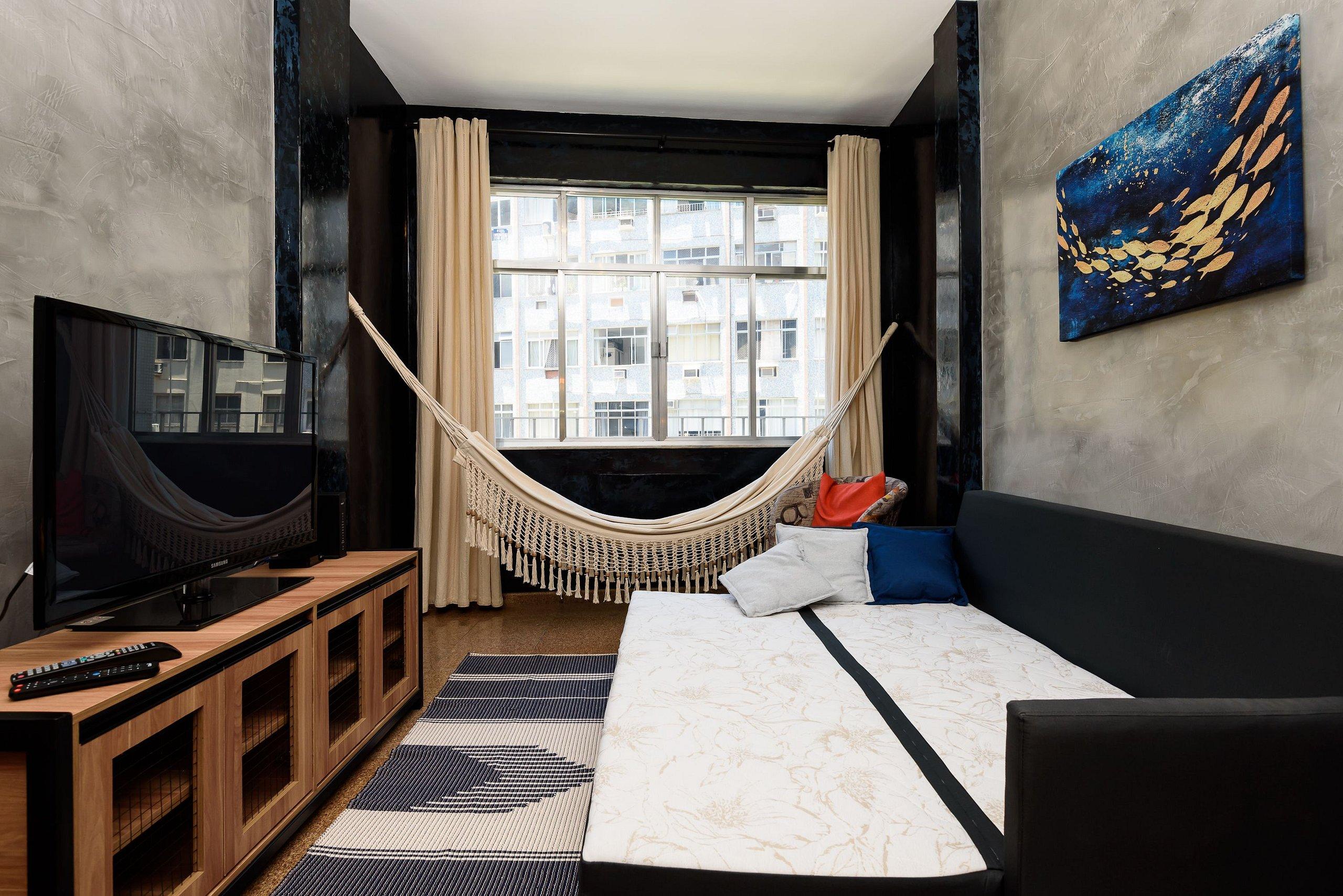image-housing-carousel