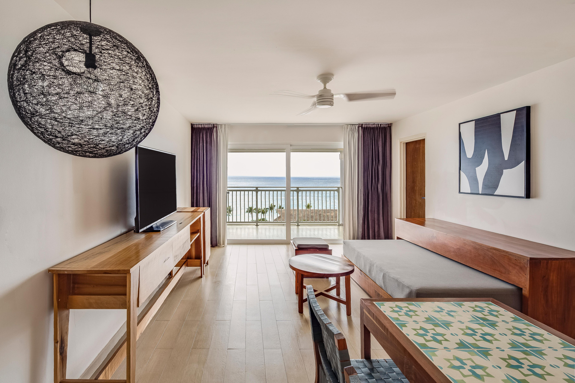 Master Suite, 1 King