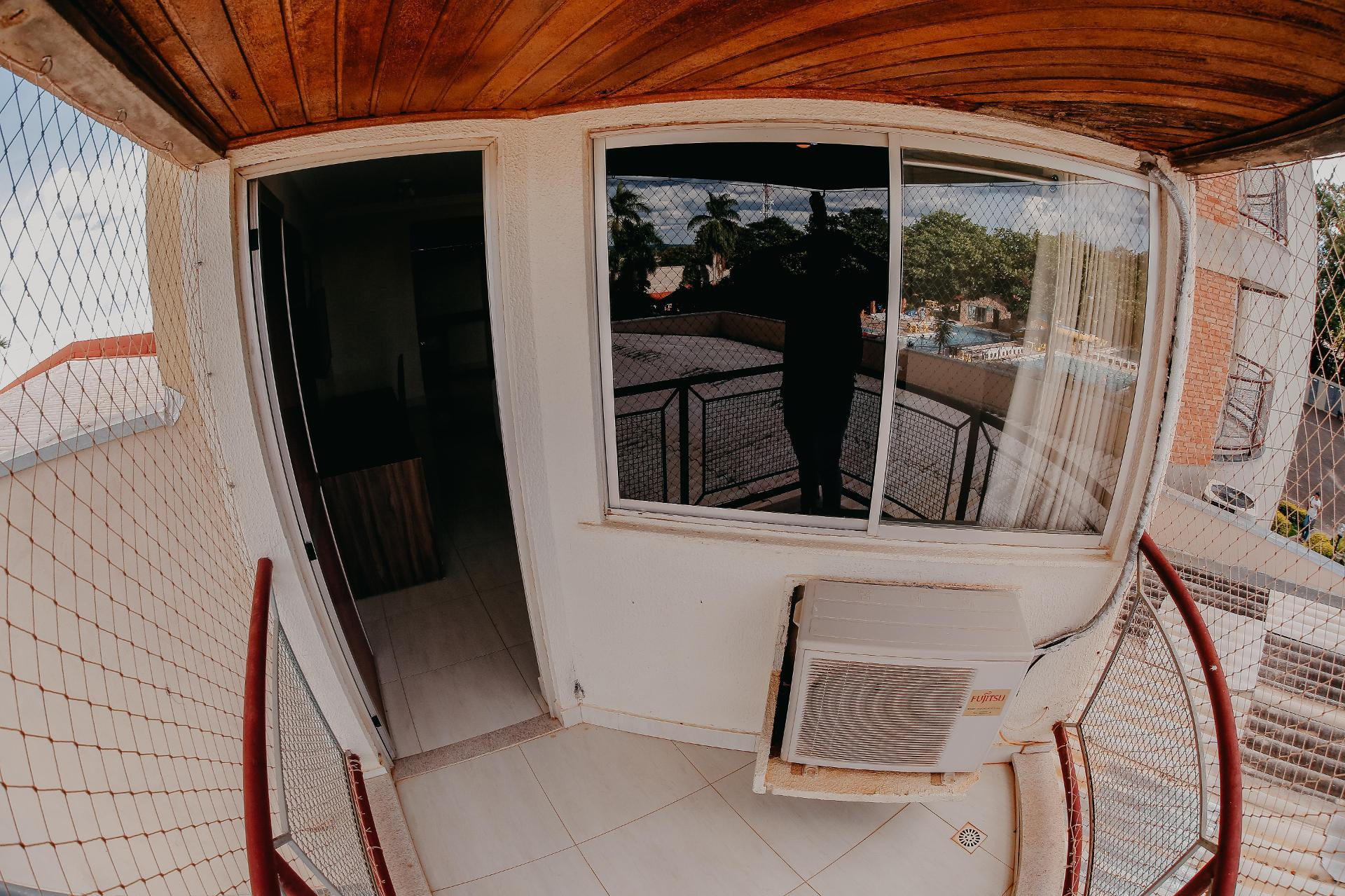 image-housing-carousel
