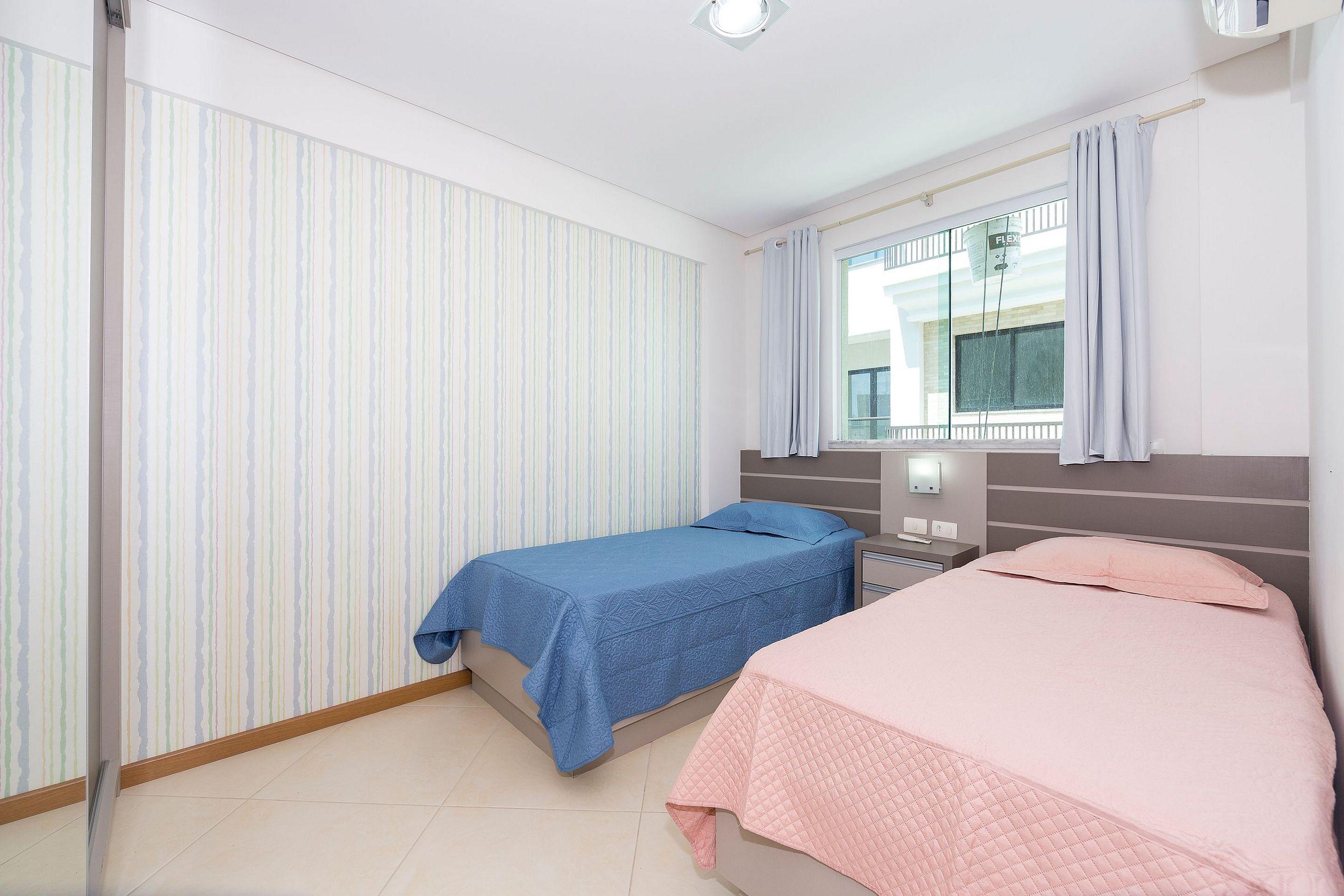 image-housing-carousel