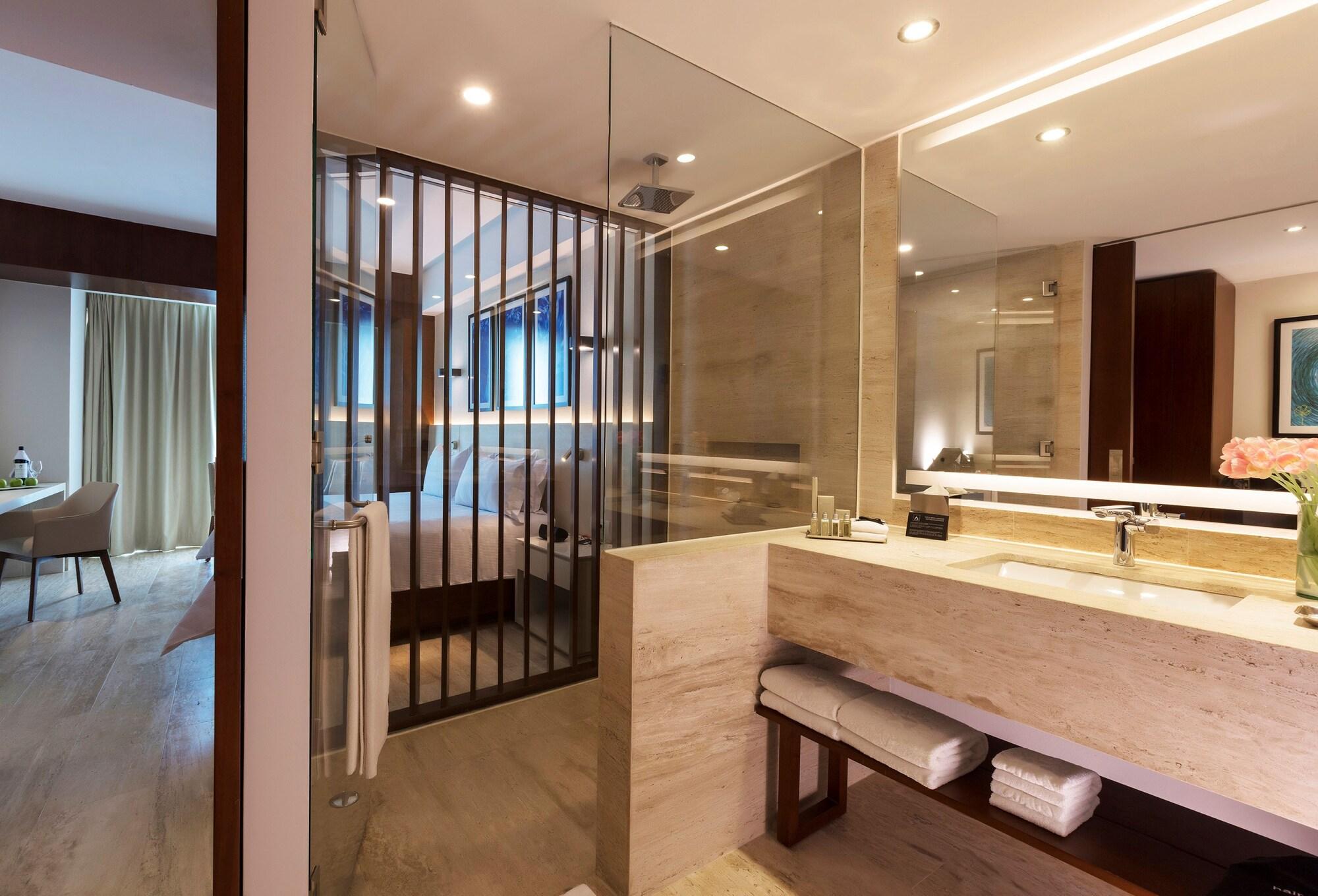 Altitude Corner Suite Ocean Front
