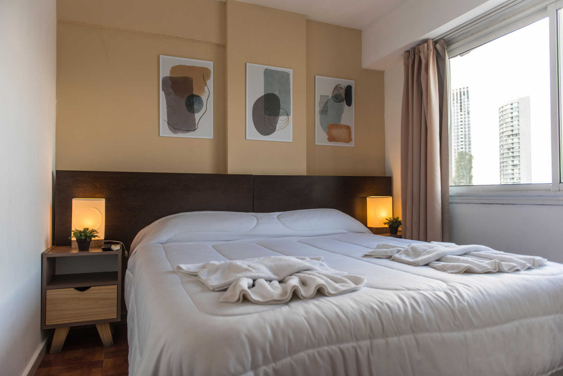 image-housing-carousel