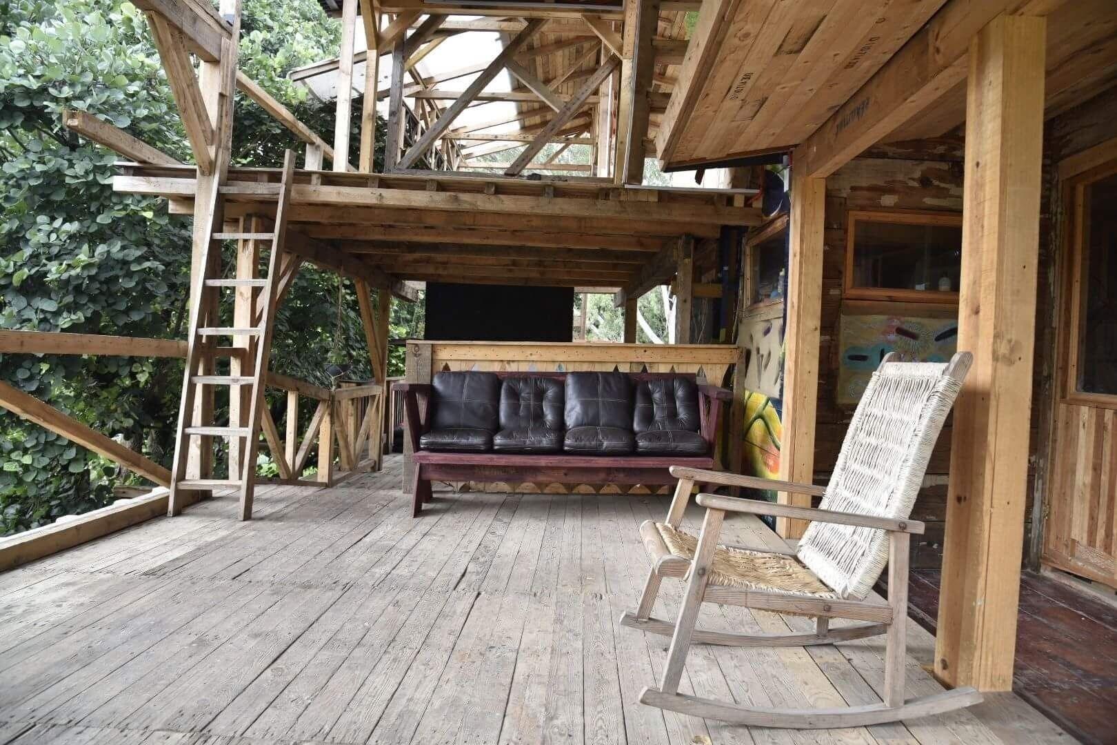 image-housing-carousel