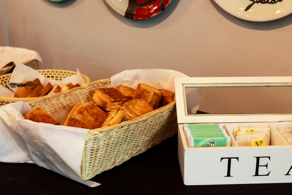 image-housing-carousel