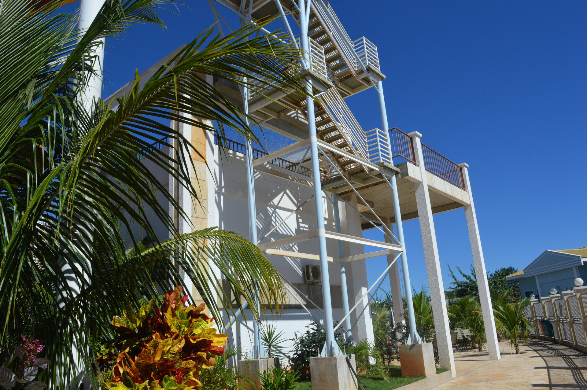 image-housing-carousel