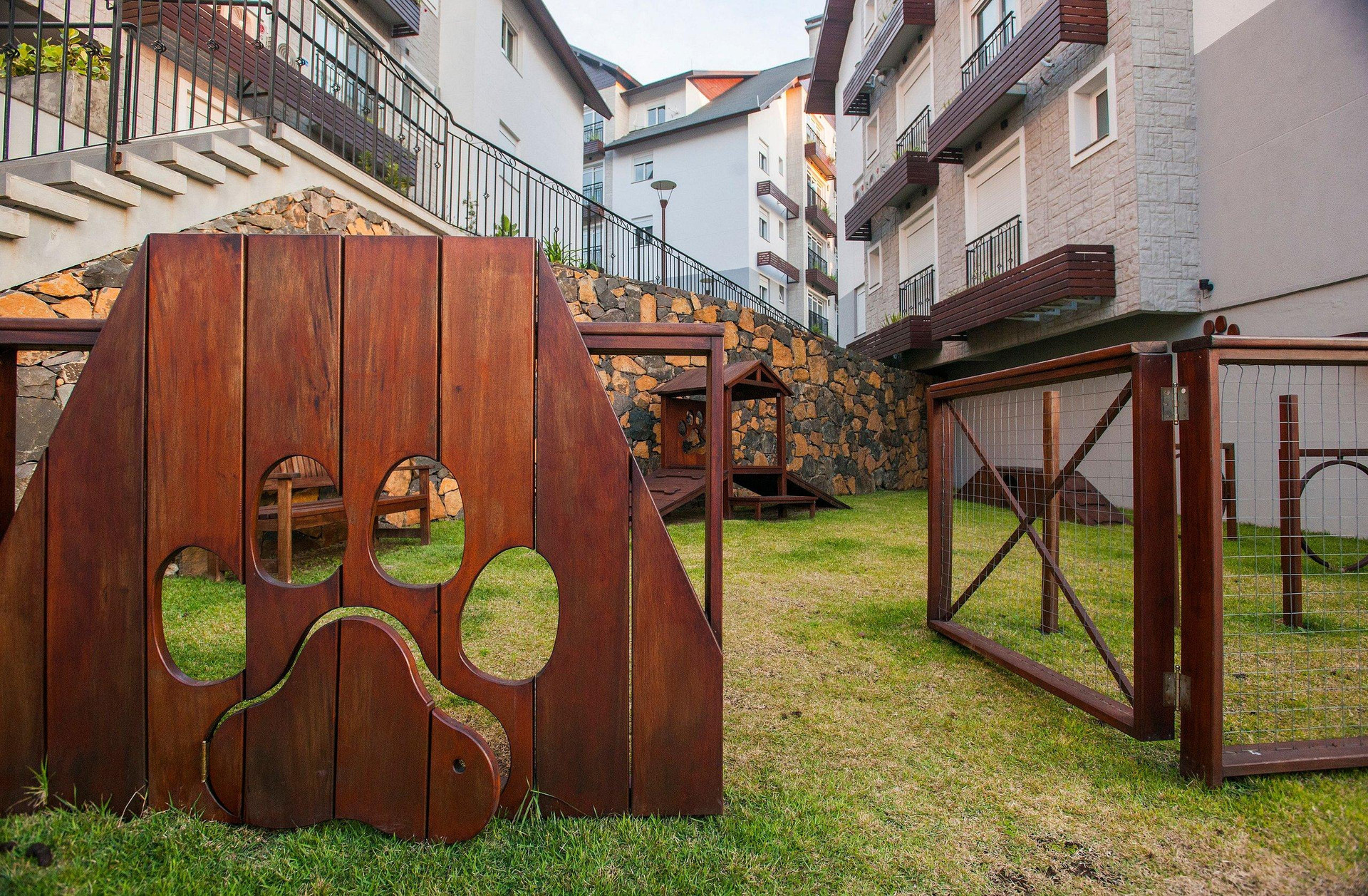 image-housing-carousel
