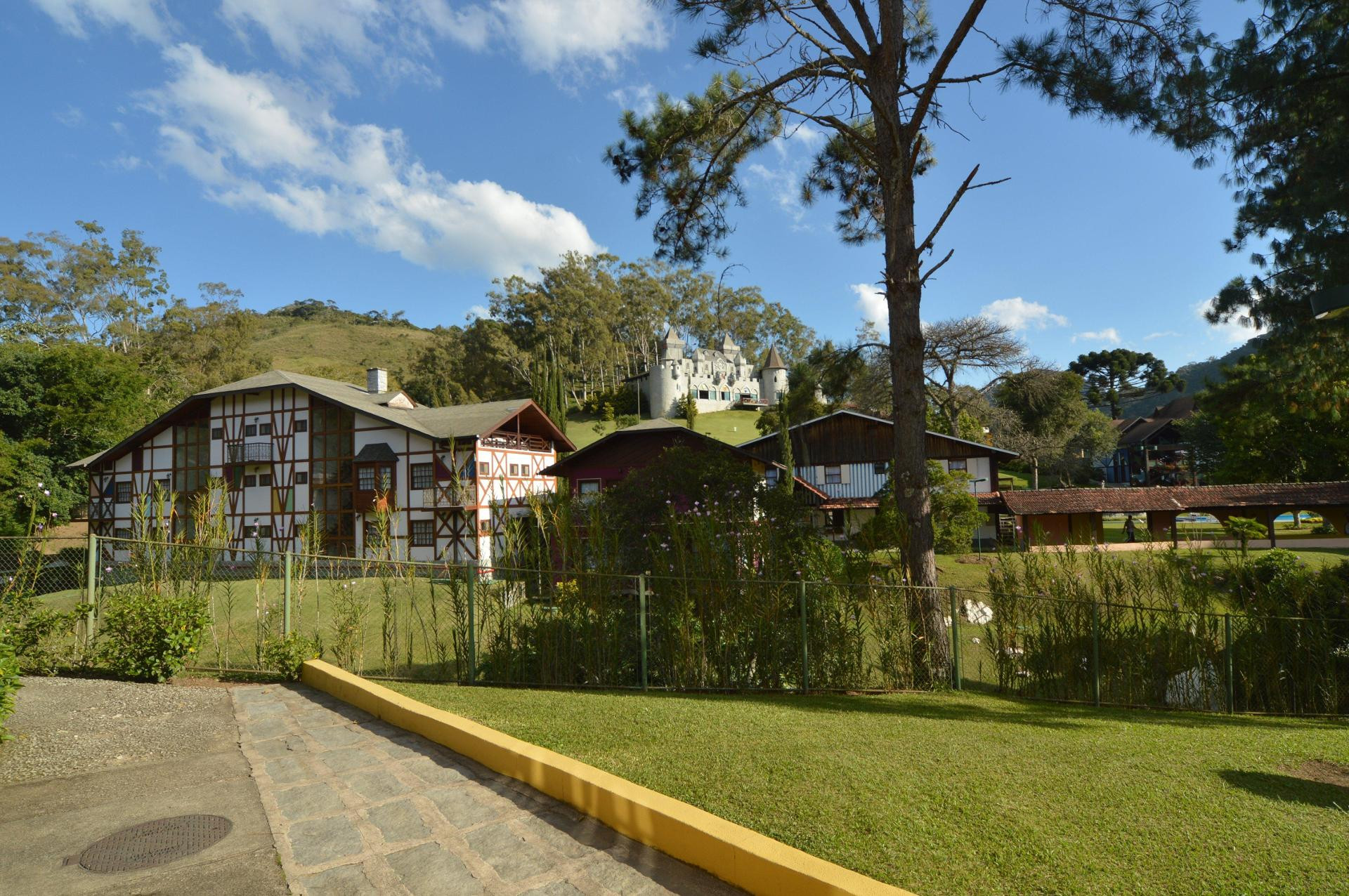 image-housing-carousel