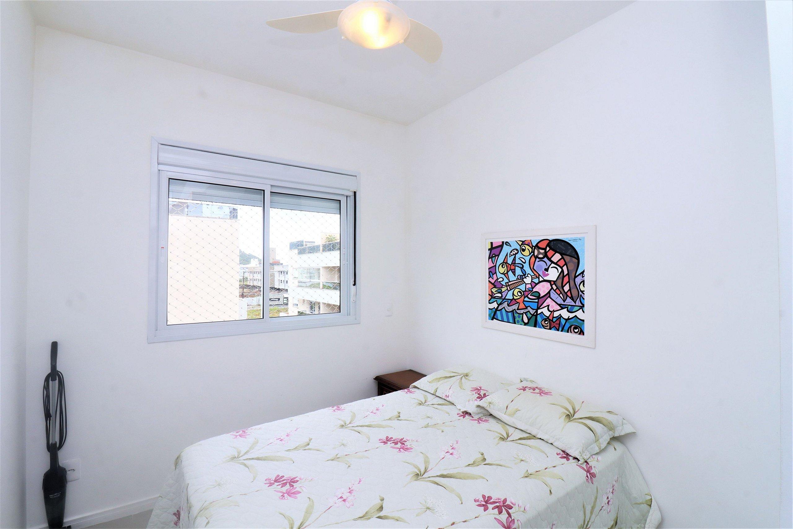 image-housing-carousel