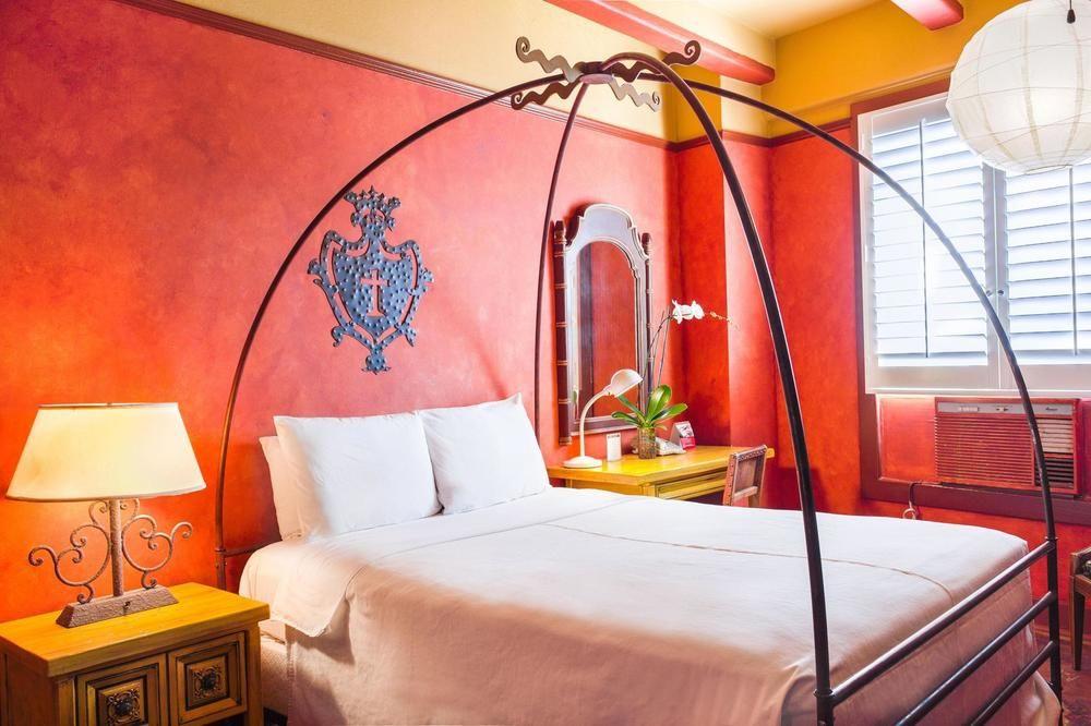 image-housing-carousel