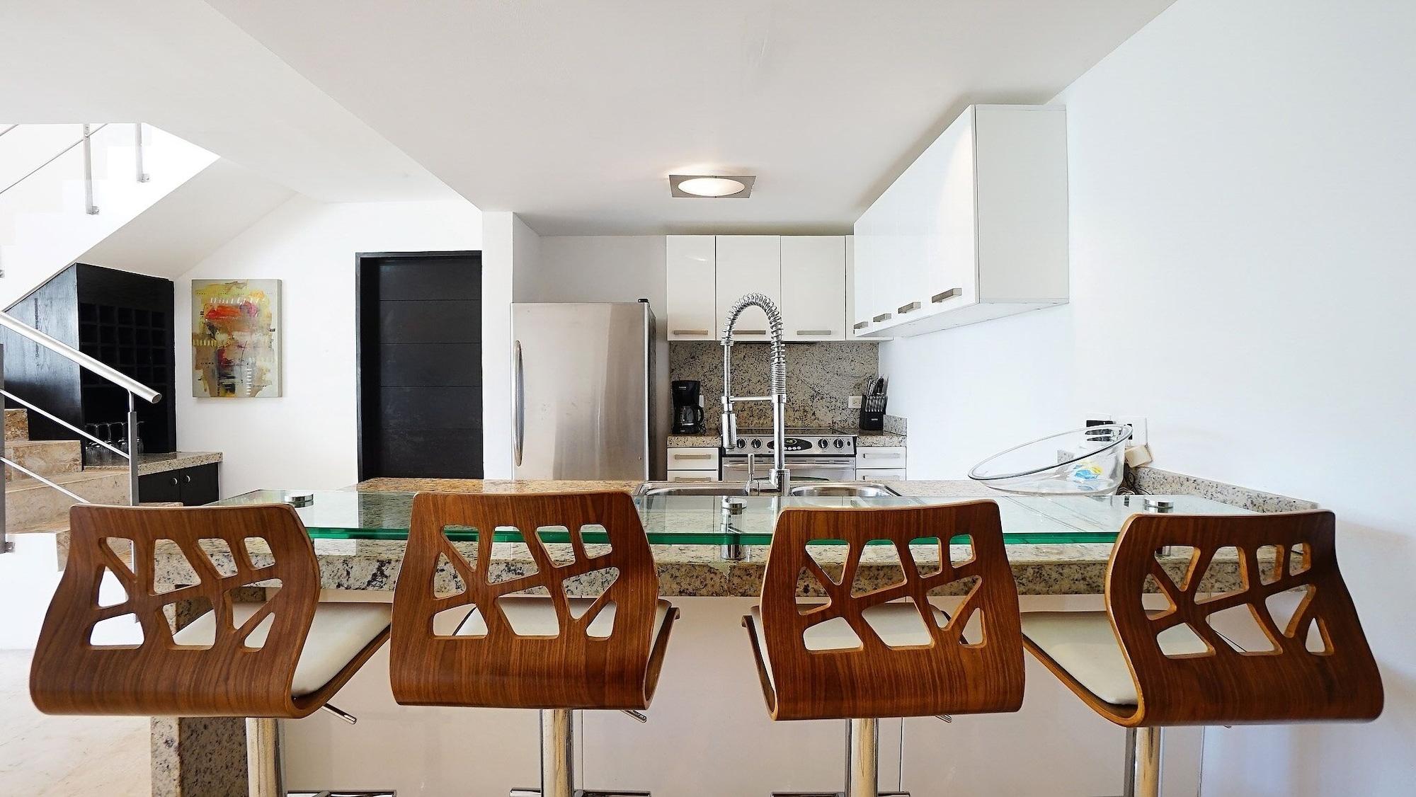 image-housing-carousel
