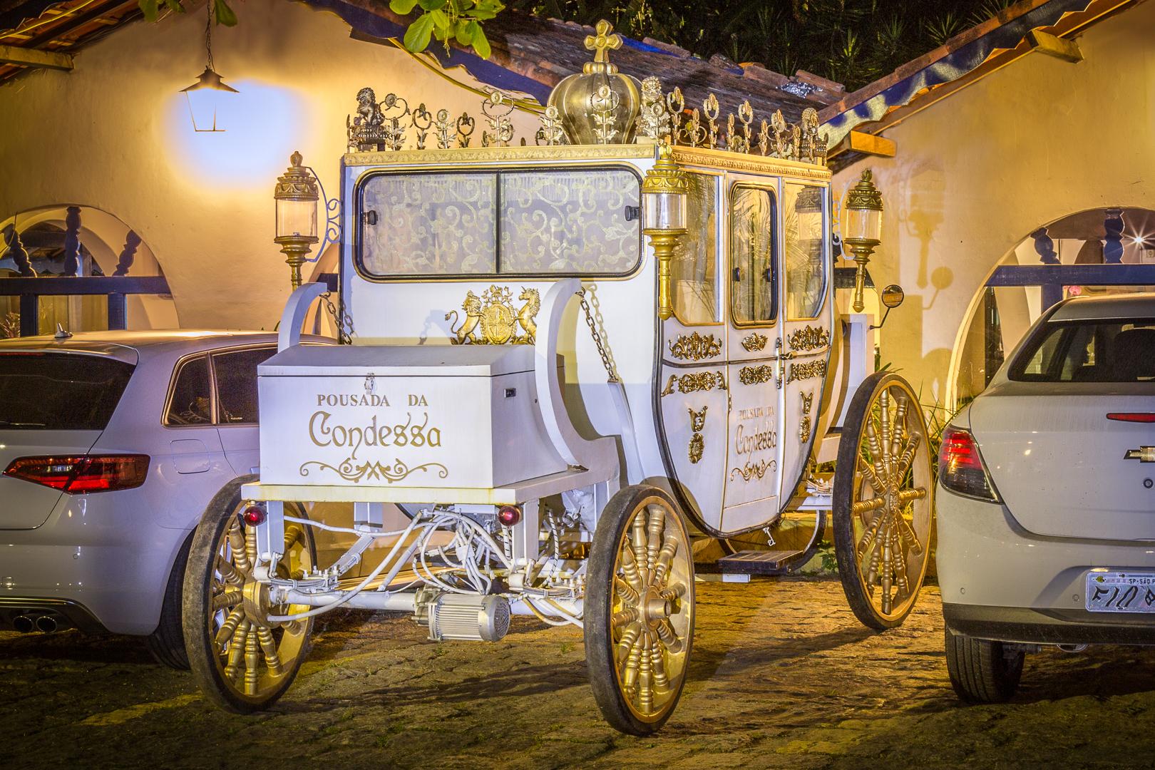 image-housing-carousel