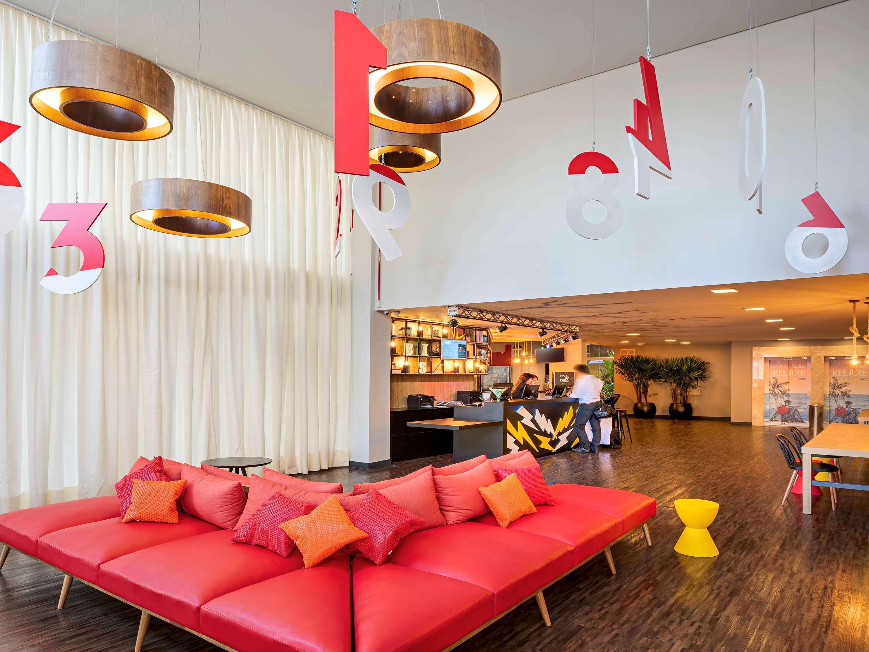 image-housing-carousel