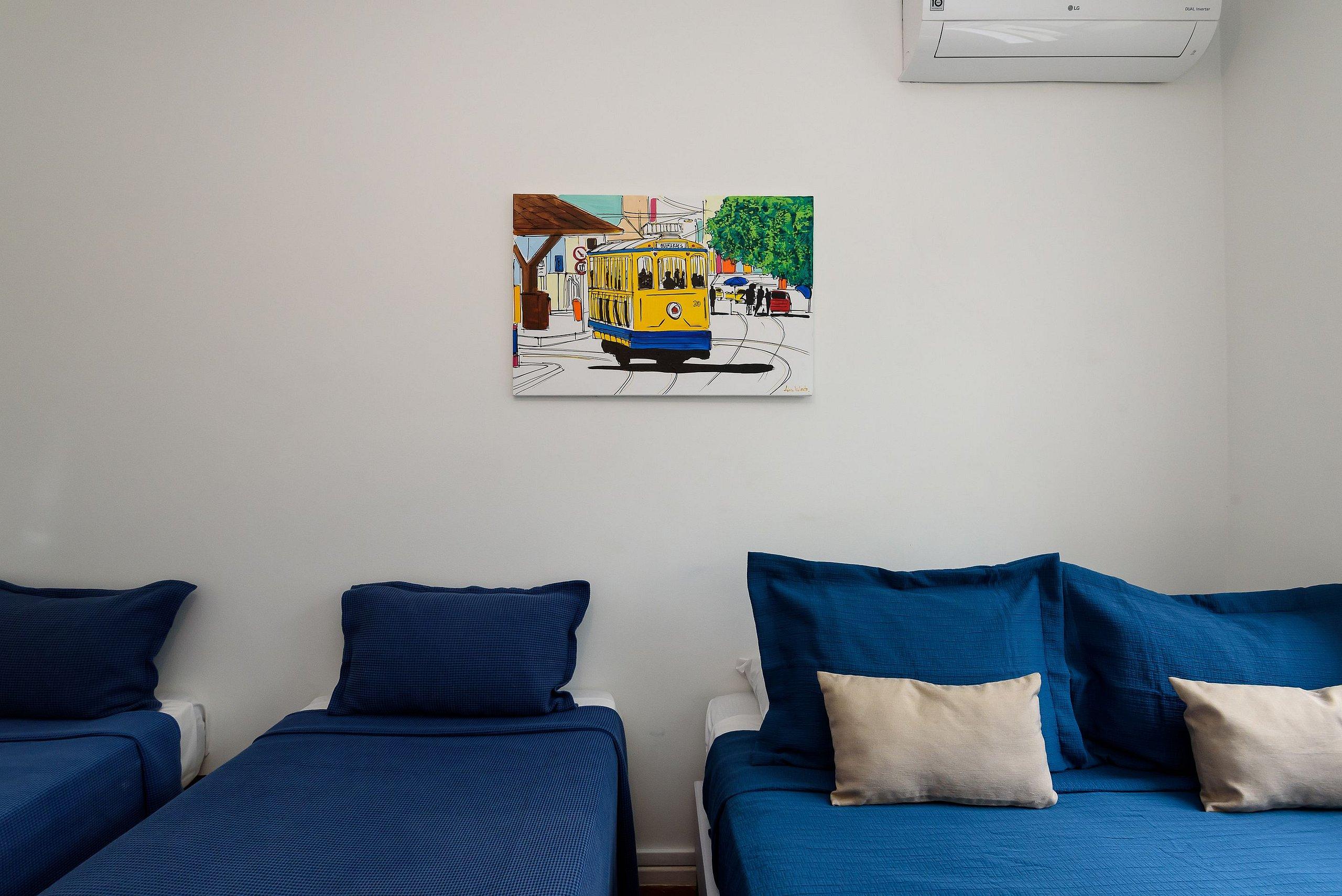 image-housing-carousel