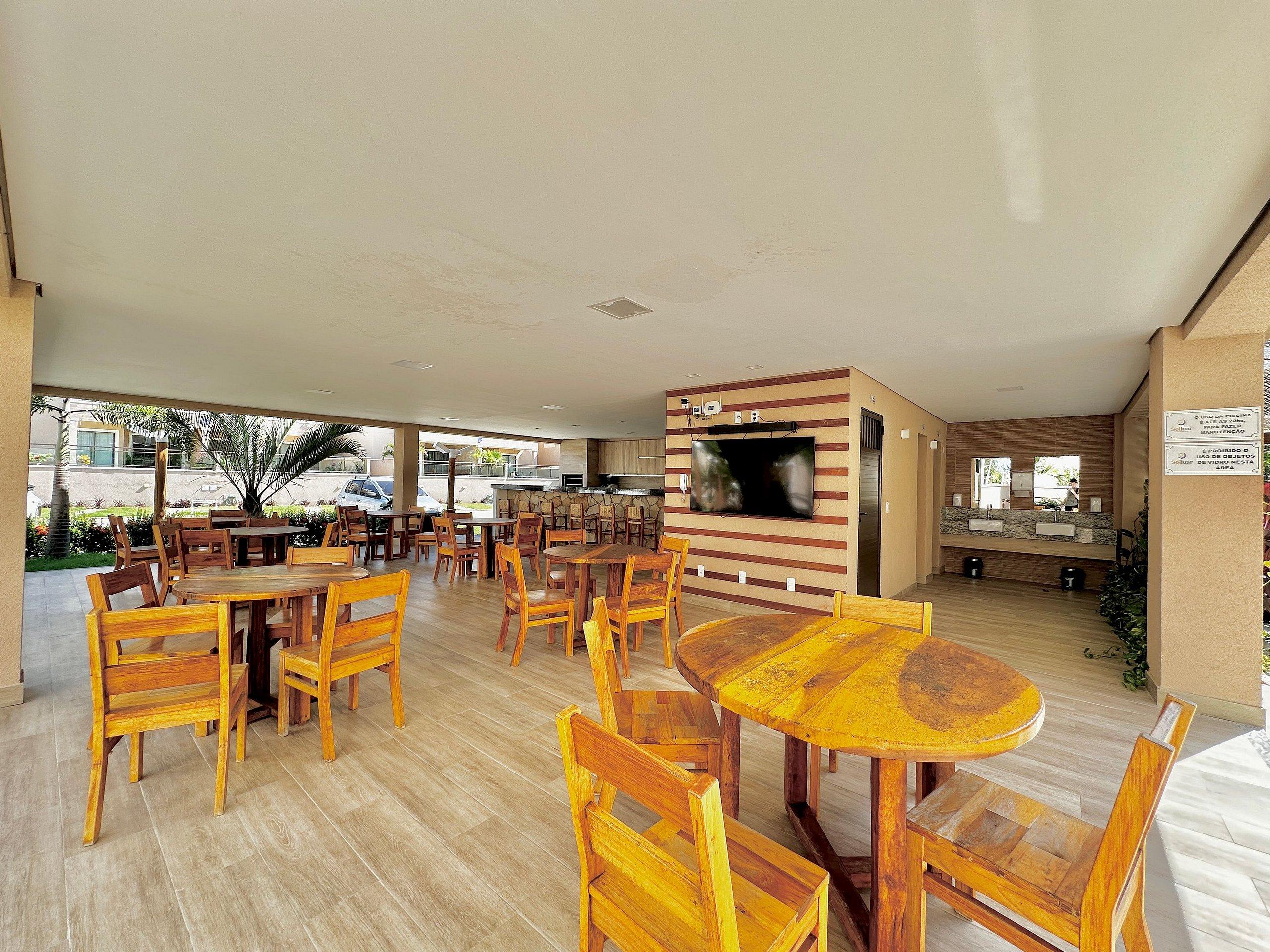image-housing-carousel
