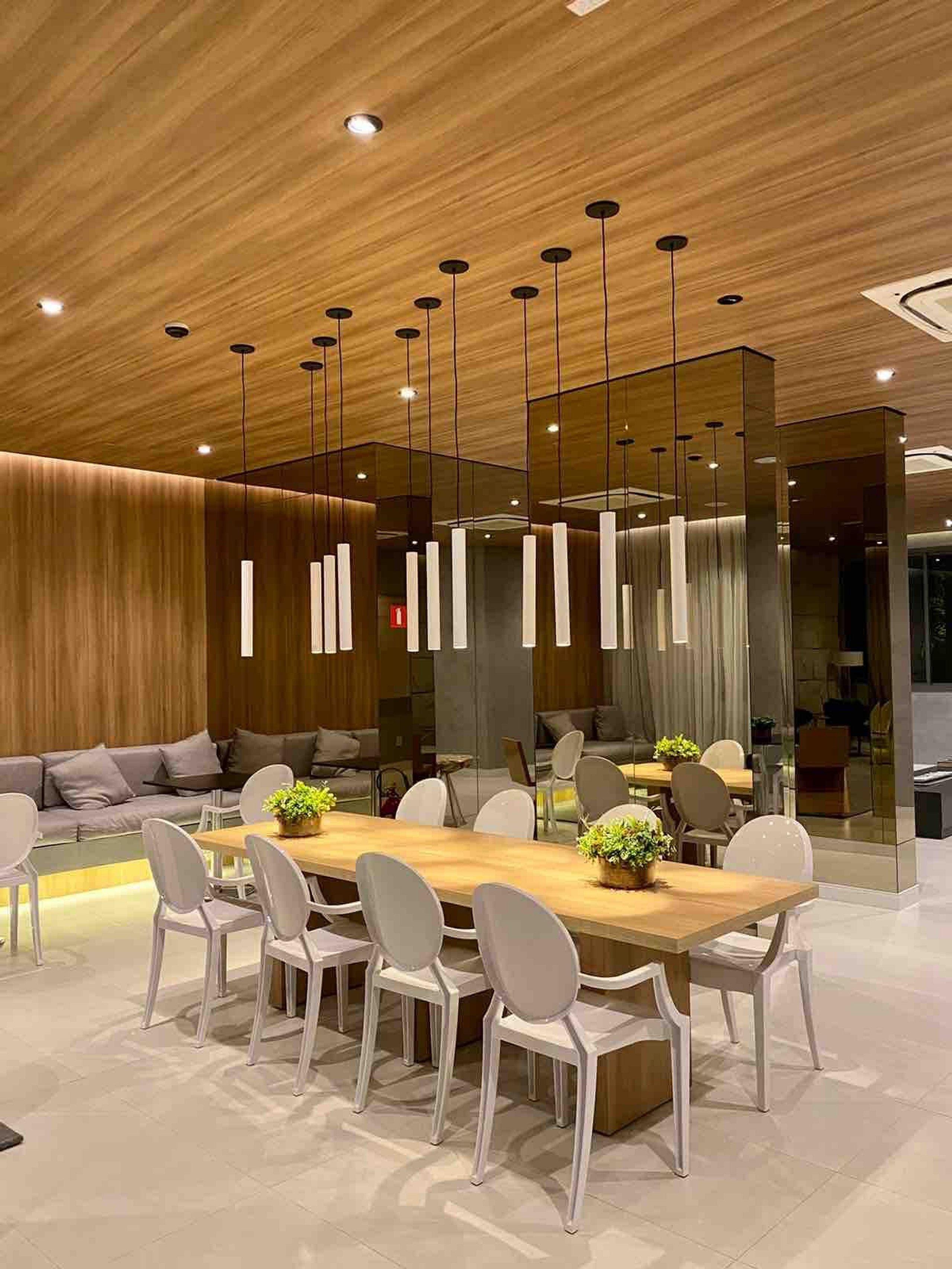 image-housing-carousel
