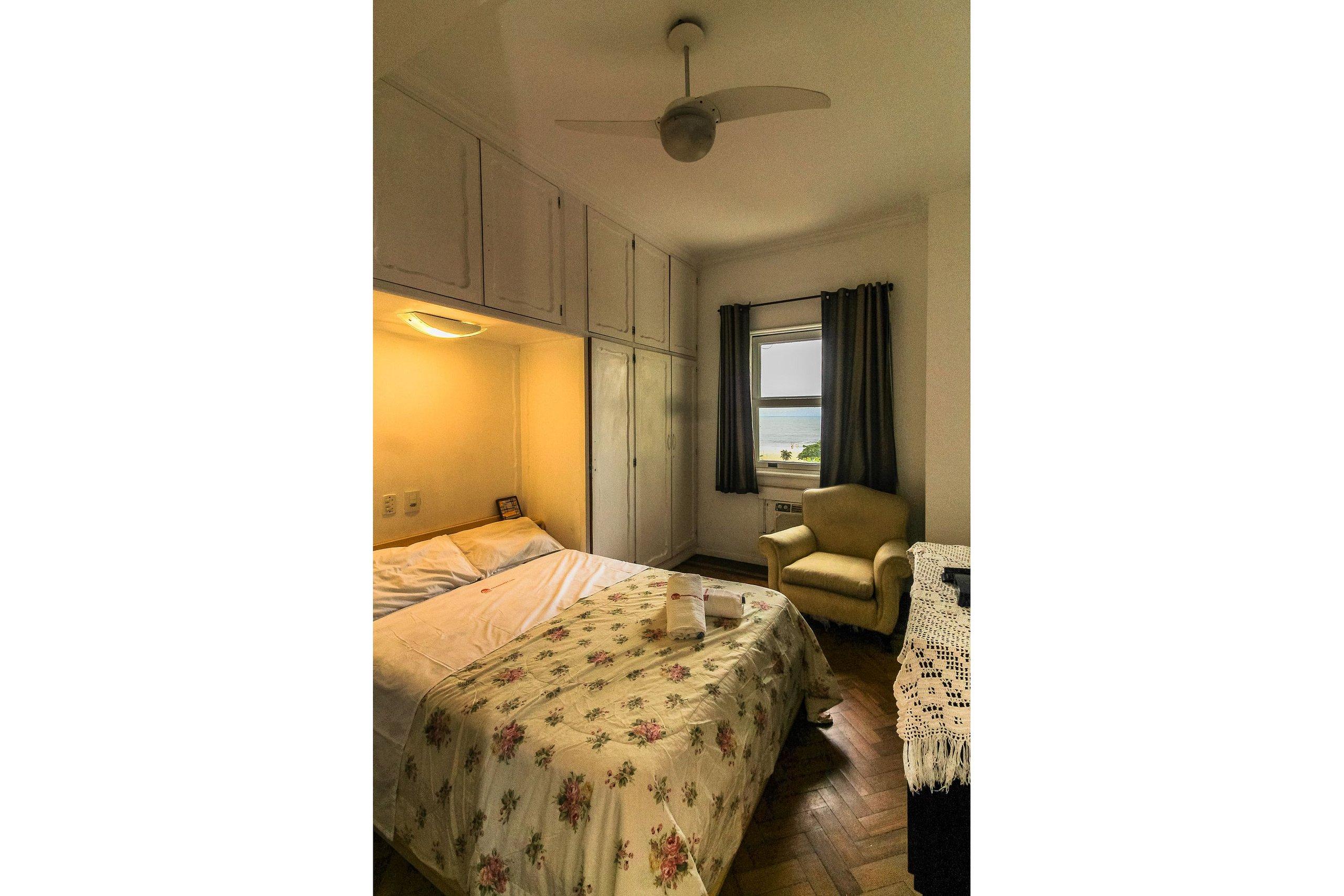 image-housing-carousel