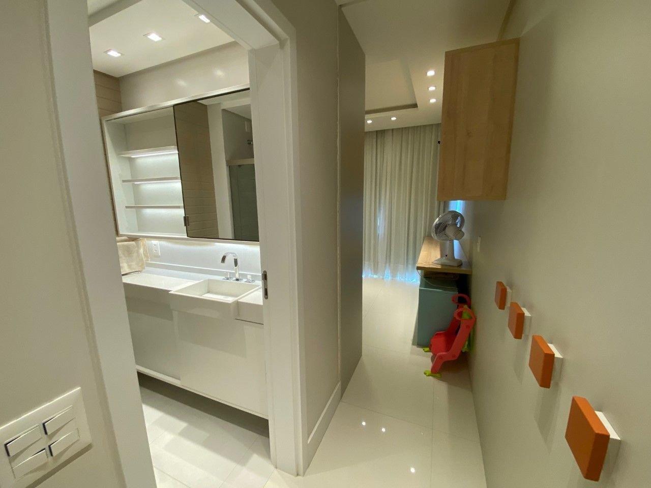 image-housing-carousel