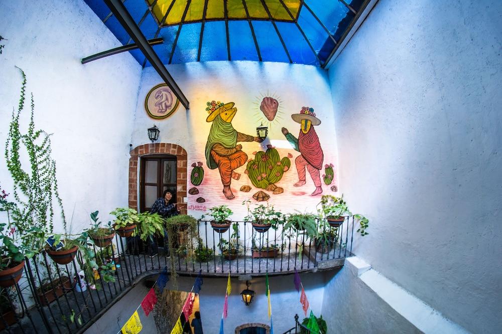 image-housing-carousel