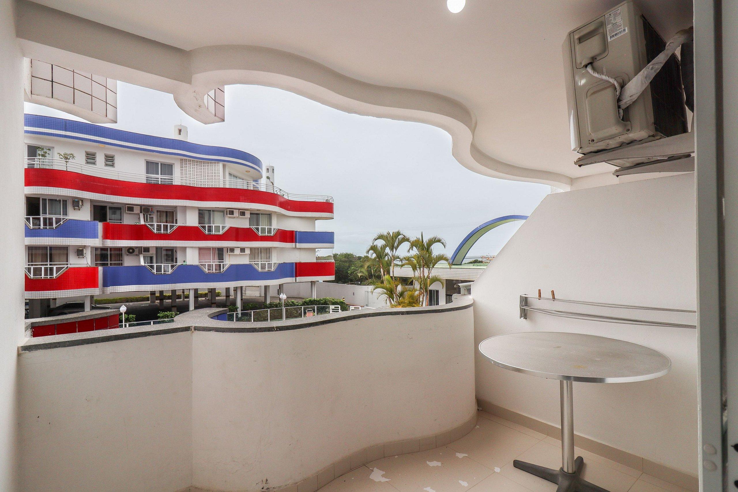 image-housing-carousel