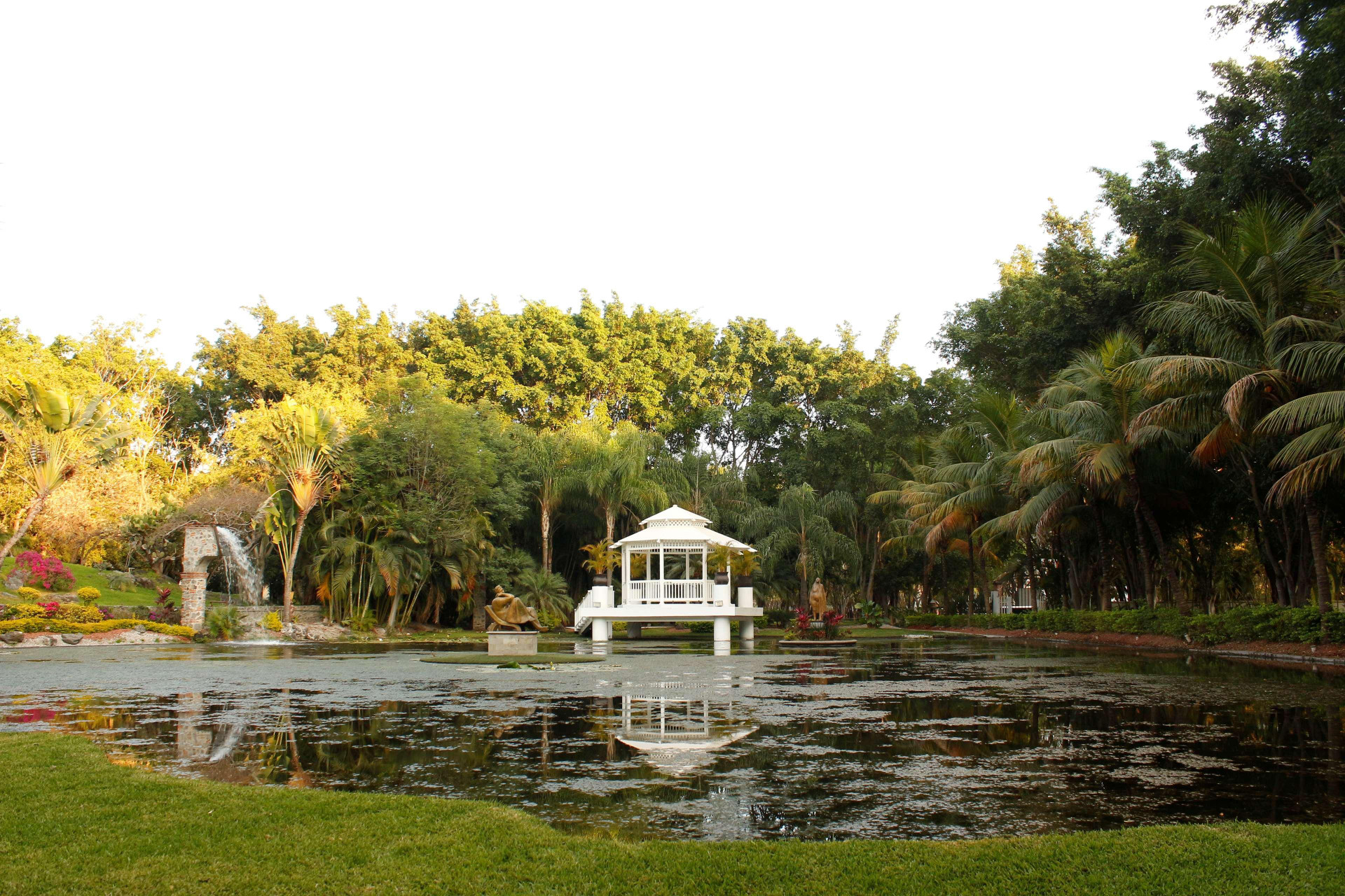 image-housing-carousel