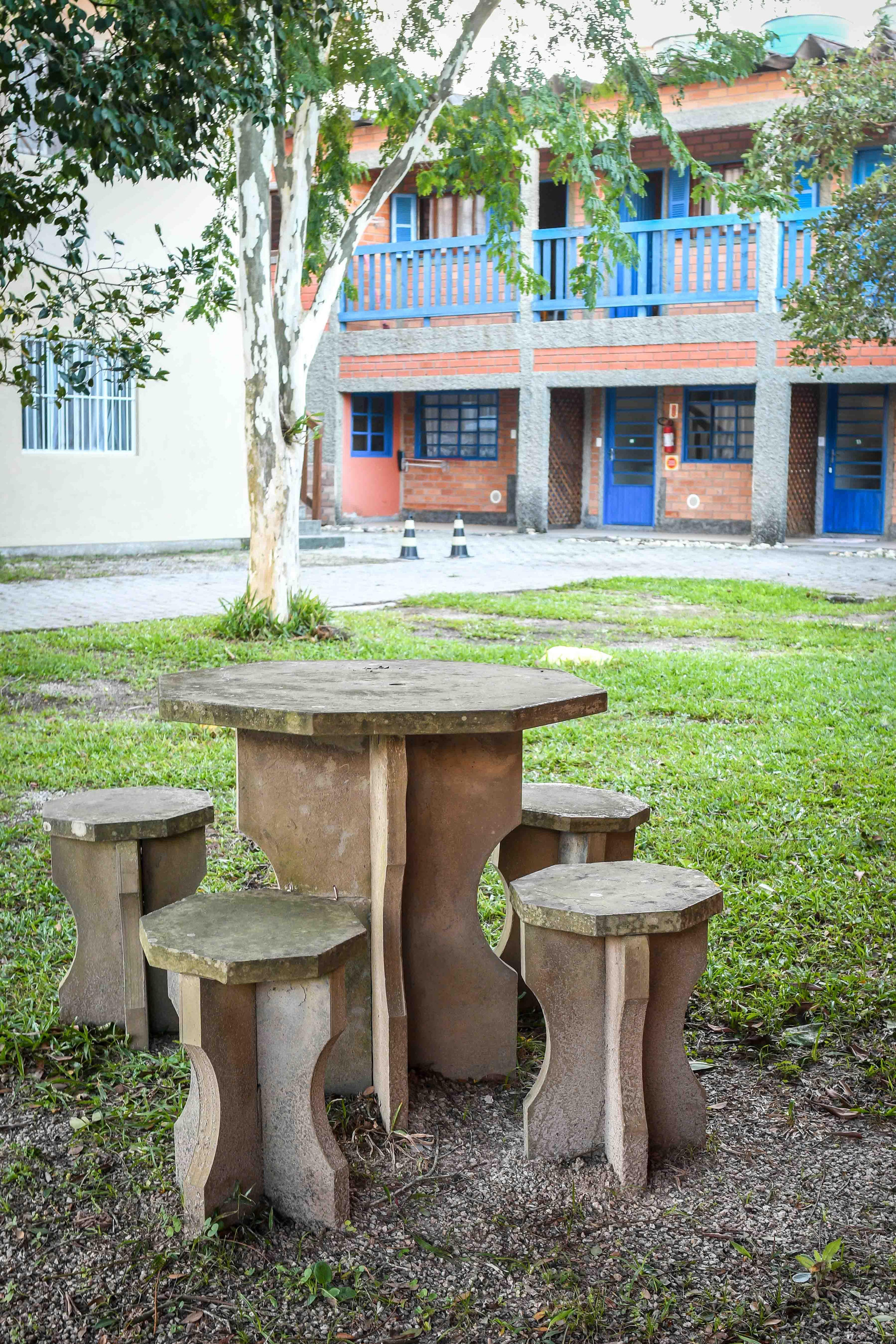 image-housing-carousel